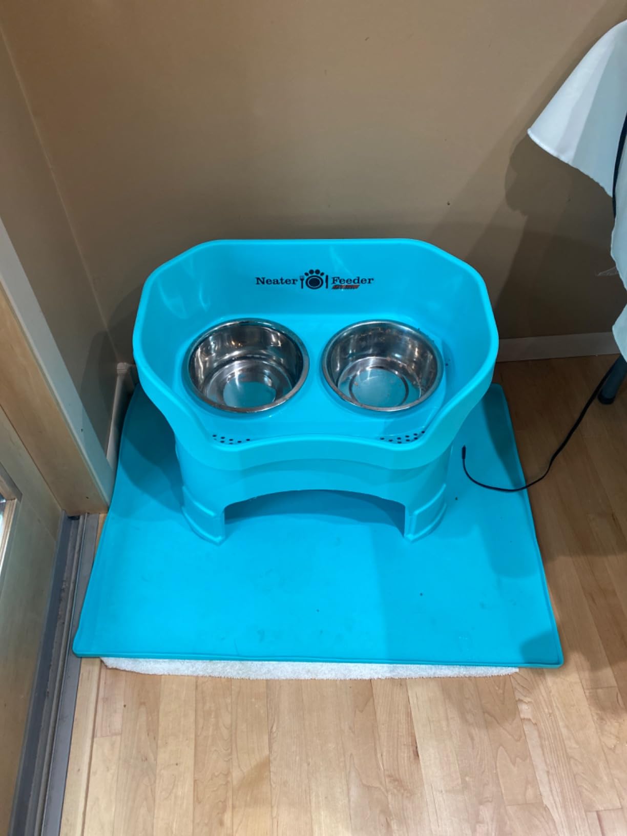 Neater Feeder Deluxe Mess-Proof Elevated Dog Bowls for Large Dogs (40+ lbs), 2 Height Adjustable (14.5” & 17.5”) No-Spill Raised Dog Bowl Stand, Stainless Steel Food Bowl Set, Made in USA, Black customer photo 2
