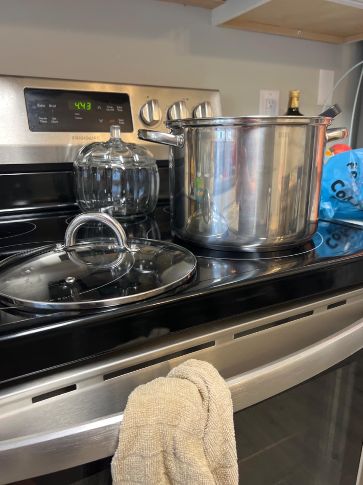 Cook N Home Basics 8 Quart Stainless Steel Stock Pot with Lid, Cooking Pot for Pasta, Soup, Sturdy Handle, Stockpot with Even Heating, Oven & Dishwasher Safe, Cookware for Canning, Boiling customer photo 1