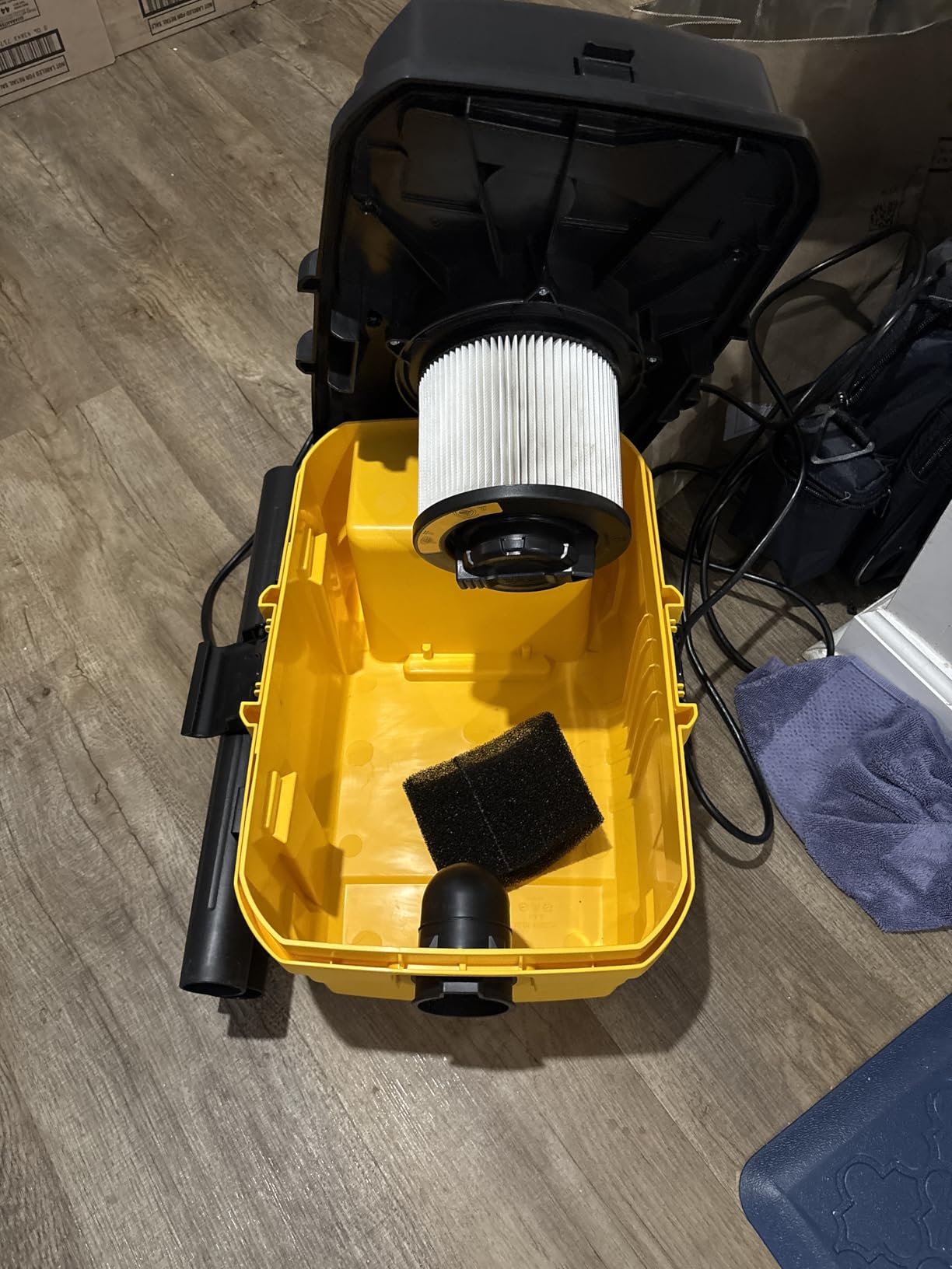 DEWALT DXV04T 4 Gallon 5 Peak HP Portable Corded Wet/Dry Shop Vacuum customer photo 2
