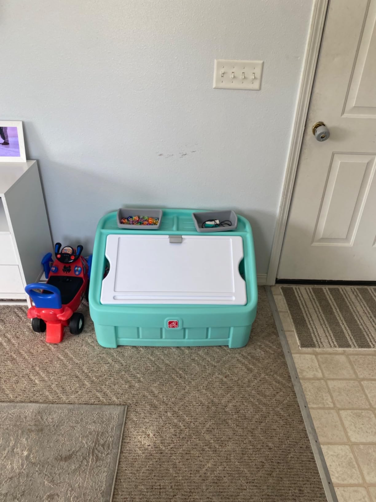 Step2 2-in-1 Toy Box & Art Lid, Kids Toy Storage Bin & Organizer, Easel & Chest in One, Made of Durable Plastic, For Toddlers 2+ Years Old, Gray customer photo 1