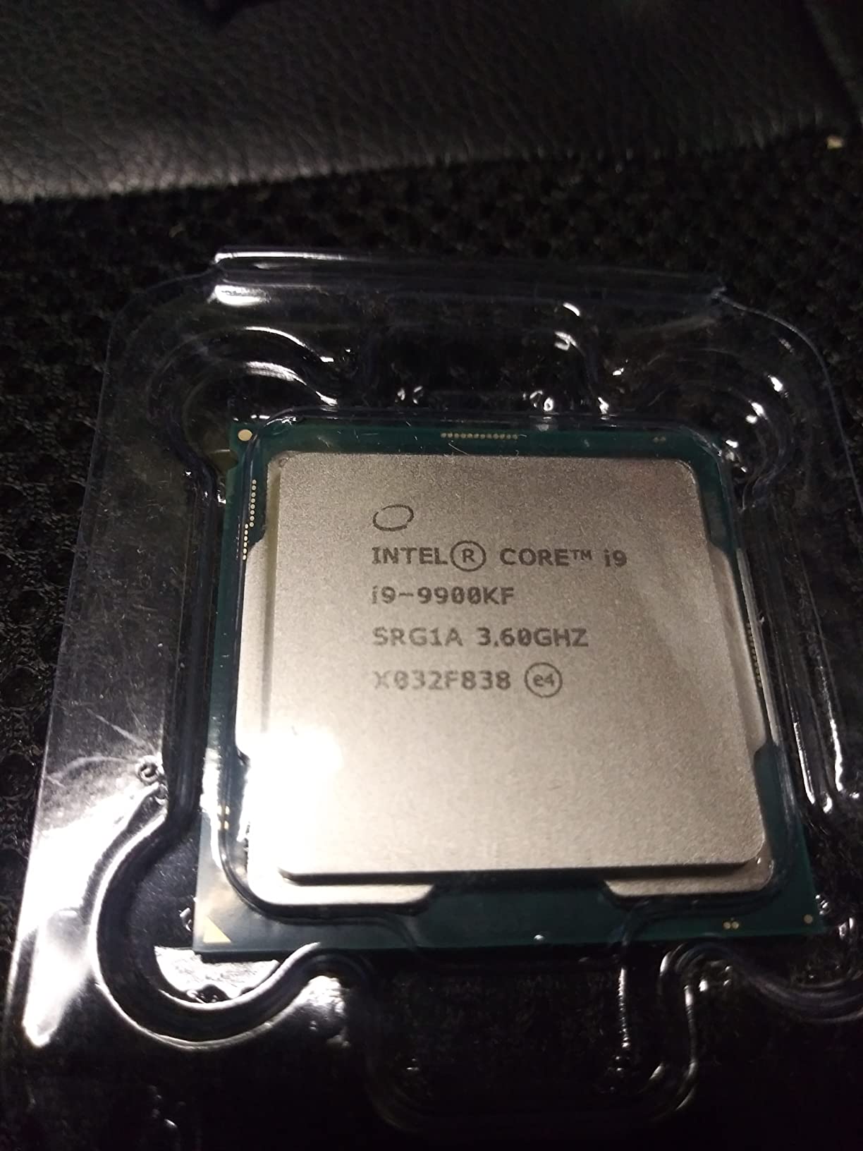Intel BX80684I99900KF Intel Core i9-9900KF Desktop Processor 8 Cores up to 5.0 GHz Turbo Unlocked Without Processor Graphics LGA1151 300 Series 95W customer photo 1