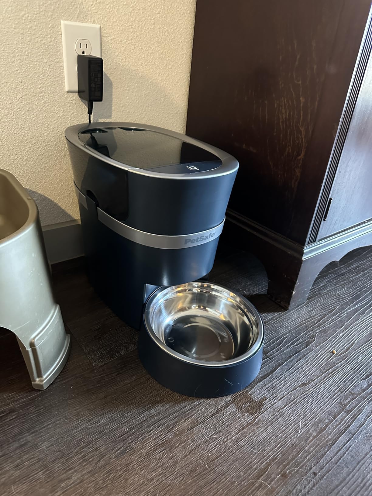 PetSafe Smart Feed Automatic Pet Feeder, 6L/24 Cup, Programmable, Alexa Enabled, App Alerts, Slow Feed Setting, Backup Batteries customer photo 2