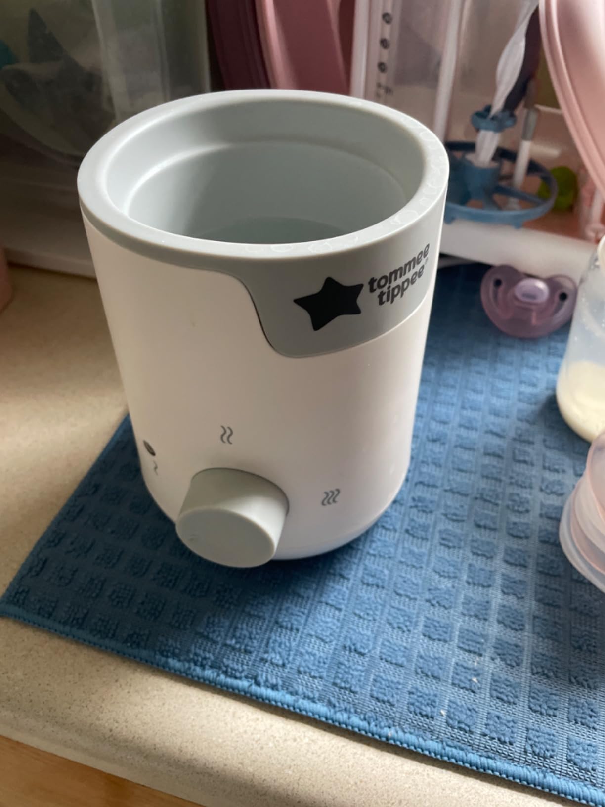 Tommee Tippee Easiwarm Bottle Warmer, Automatic Timer, One-Dial | Warms Breast Milk & Formula Bottles to Temperature in Minutes, White customer photo 2