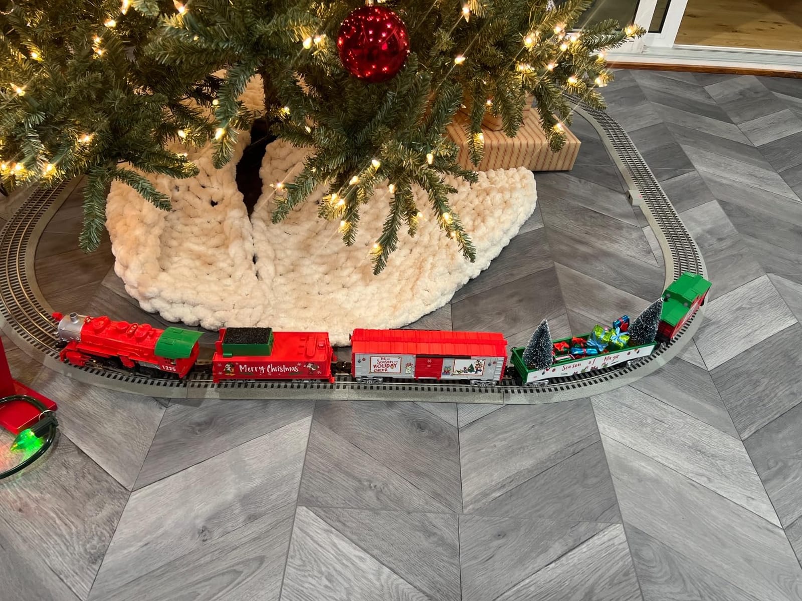 Lionel Disney Christmas Express O Gauge Model Train Set customer photo 1
