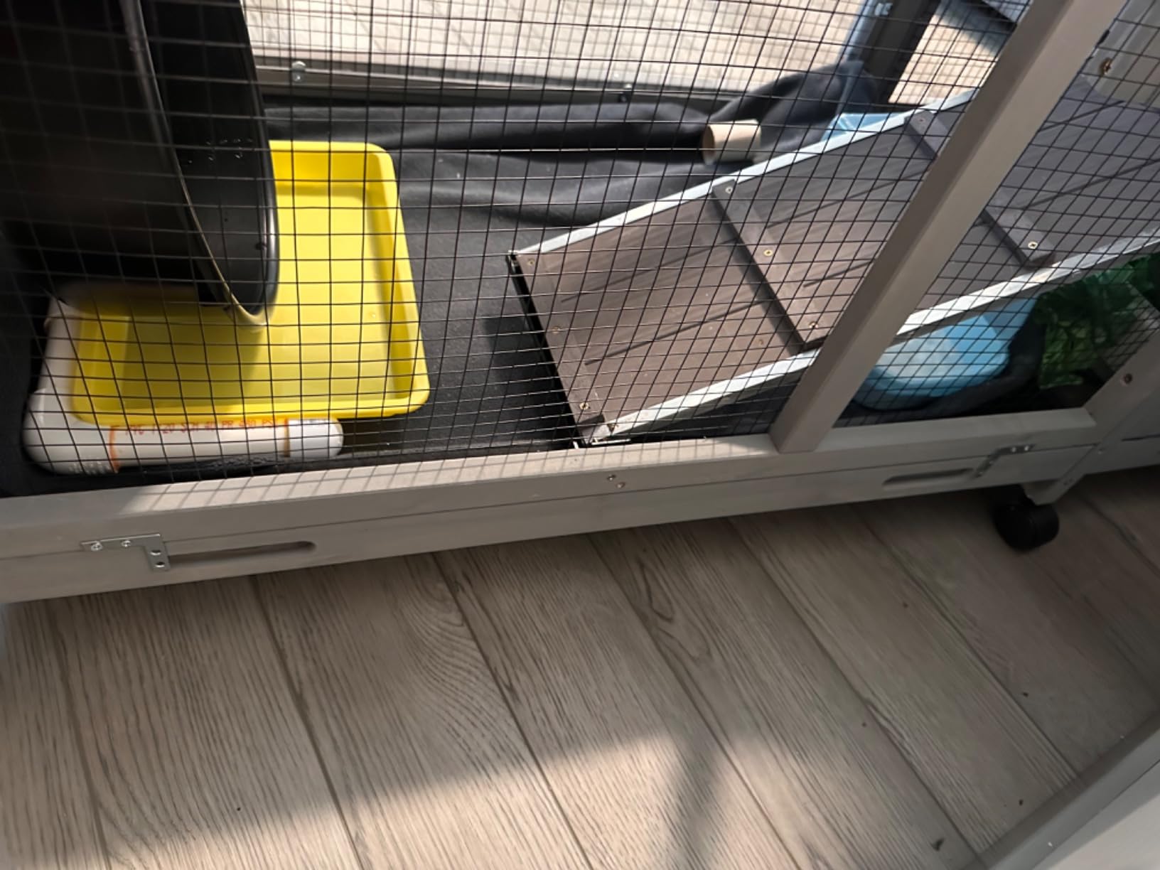 Aivituvin Rabbit Hutch Outdoor Indoor Rabbit Cage Chikcen Coop with Casters Guinea Pig Cage with 3 Deep No Leakage Pull Out Tray, Waterproof Roof customer photo 2