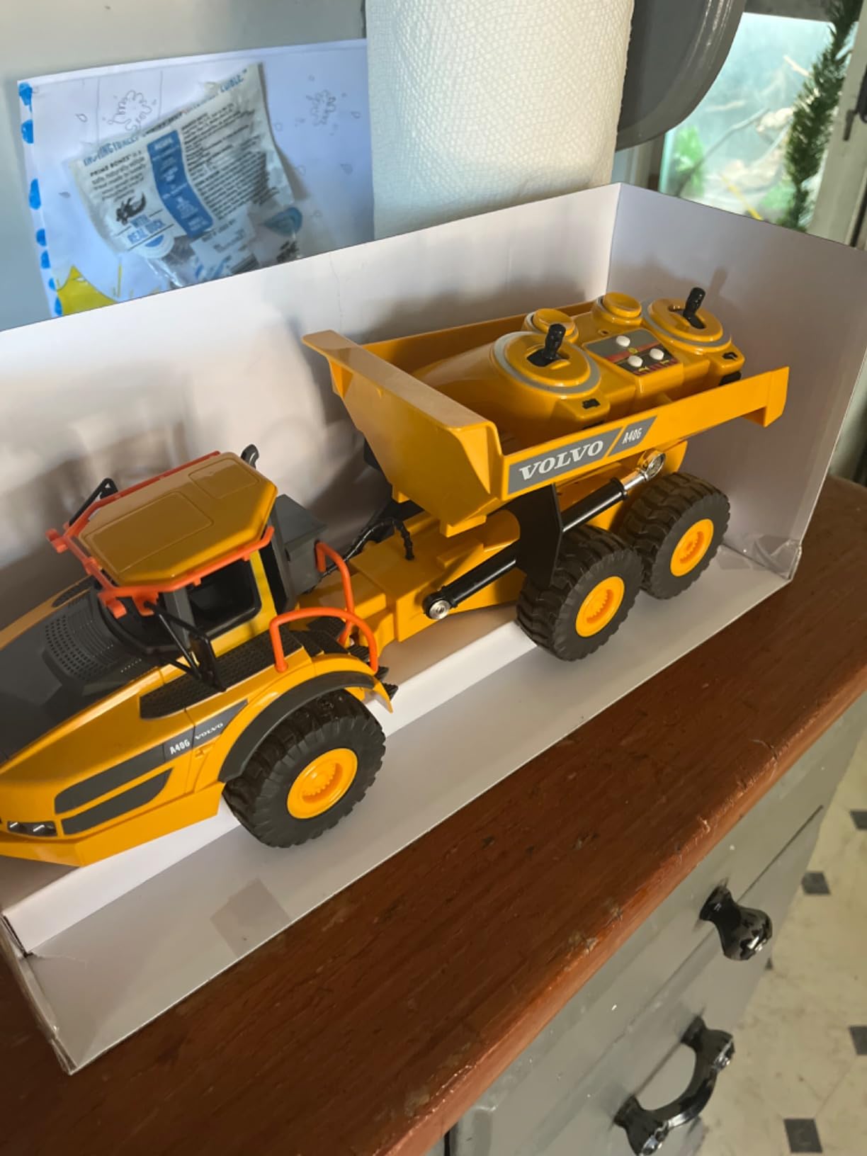 Double E Volvo 1:16 Scale Remote Control Excavator, 17 Channel 3-in-1 Construction Toy with Metal Shovel, Drill, Grab & Lights, 2.4GHz Full Function Digger for Outdoor Sandbox, Gift for Kids & Adults customer photo 1