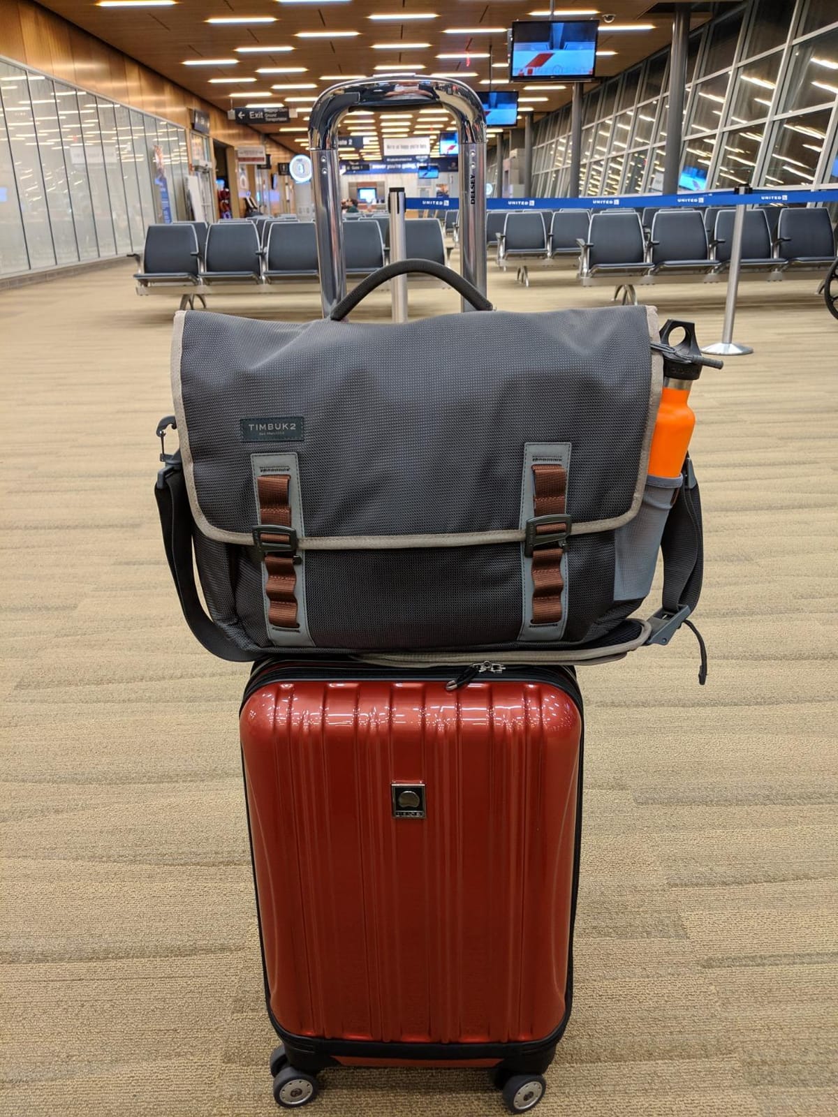 DELSEY PARIS Helium Aero Hardside Expandable Luggage with Spinner Wheels, Titanium, 3-Piece Set (21/24/28) customer photo 2
