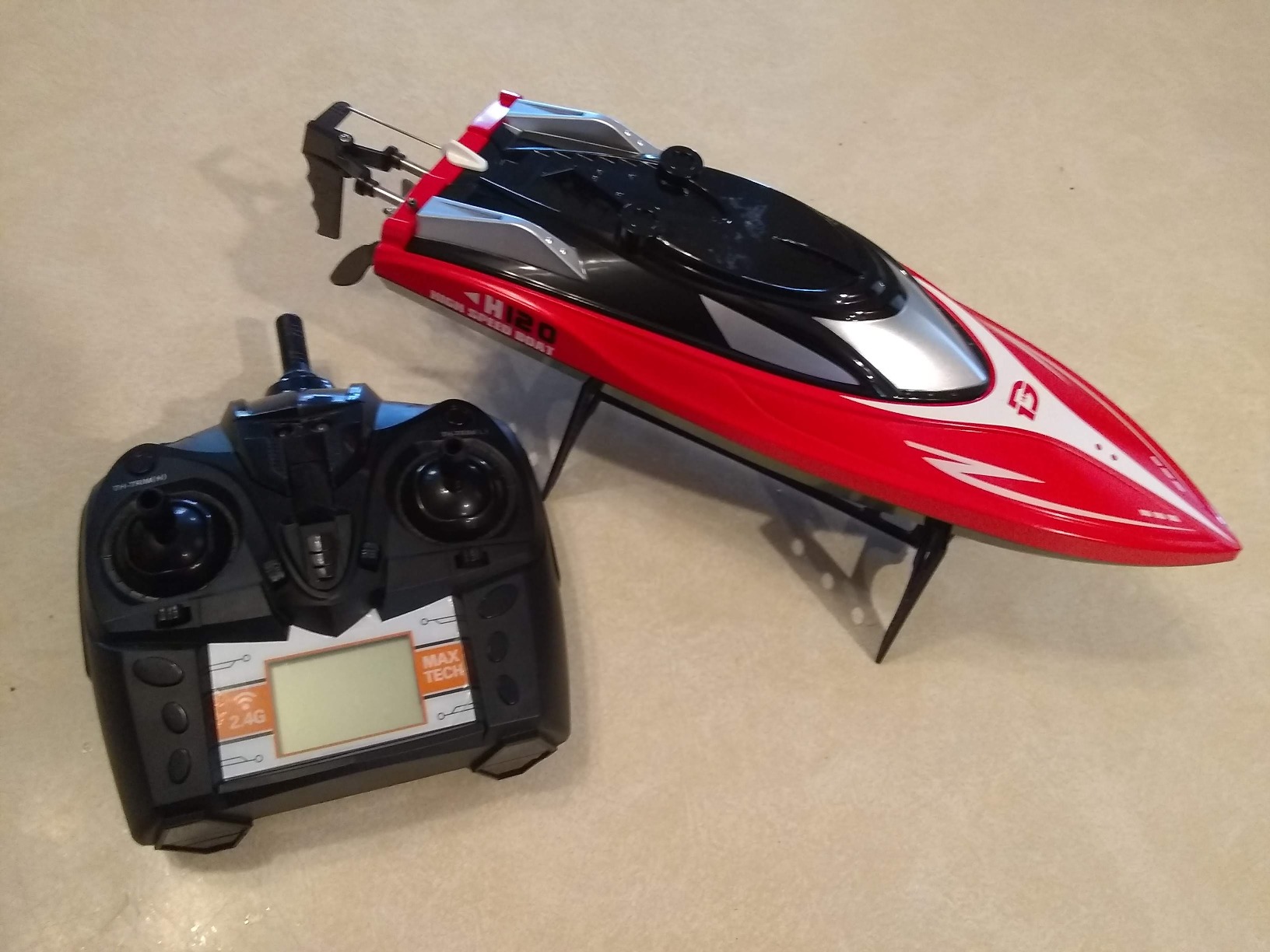 DEERC H120 Fast RC Boat for Pools and Lakes, 2.4 GHz 20+ MPH Racing Boats for Kids & Adults with Rechargeable Battery, Low Battery Alarm, Capsize Recovery, Gifts for Boys Girls customer photo 1