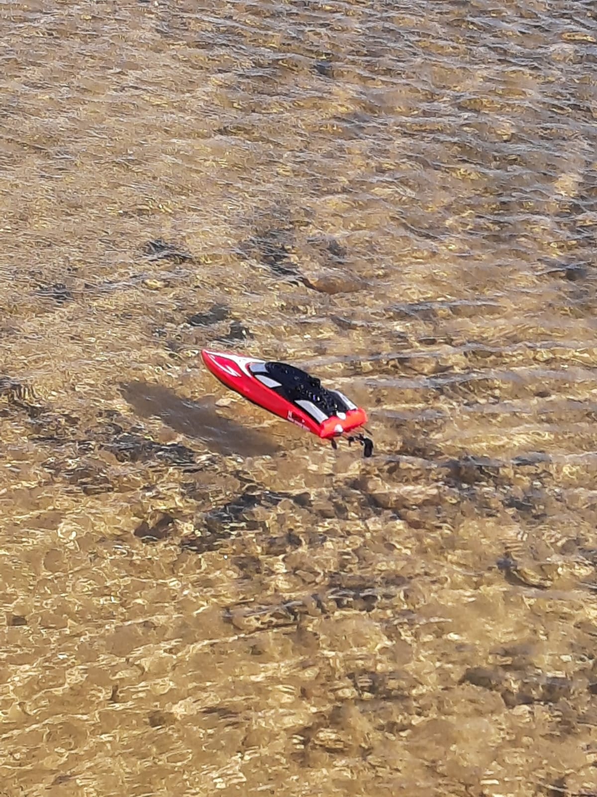 DEERC H120 Fast RC Boat for Pools and Lakes, 2.4 GHz 20+ MPH Racing Boats for Kids & Adults with Rechargeable Battery, Low Battery Alarm, Capsize Recovery, Gifts for Boys Girls customer photo 2