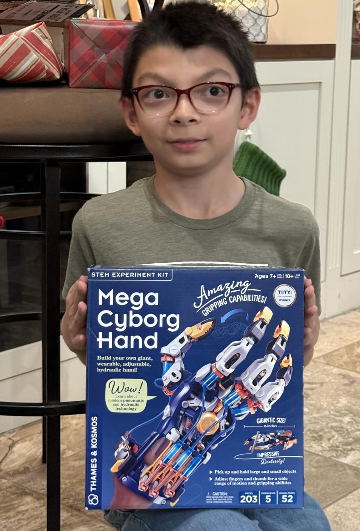 Thames & Kosmos Mega Cyborg Hand STEM Experiment Kit | Build Your Own GIANT Hydraulic Amazing Gripping Capabilities Adjustable for Different Sizes Learn Pneumatic Systems customer photo 2
