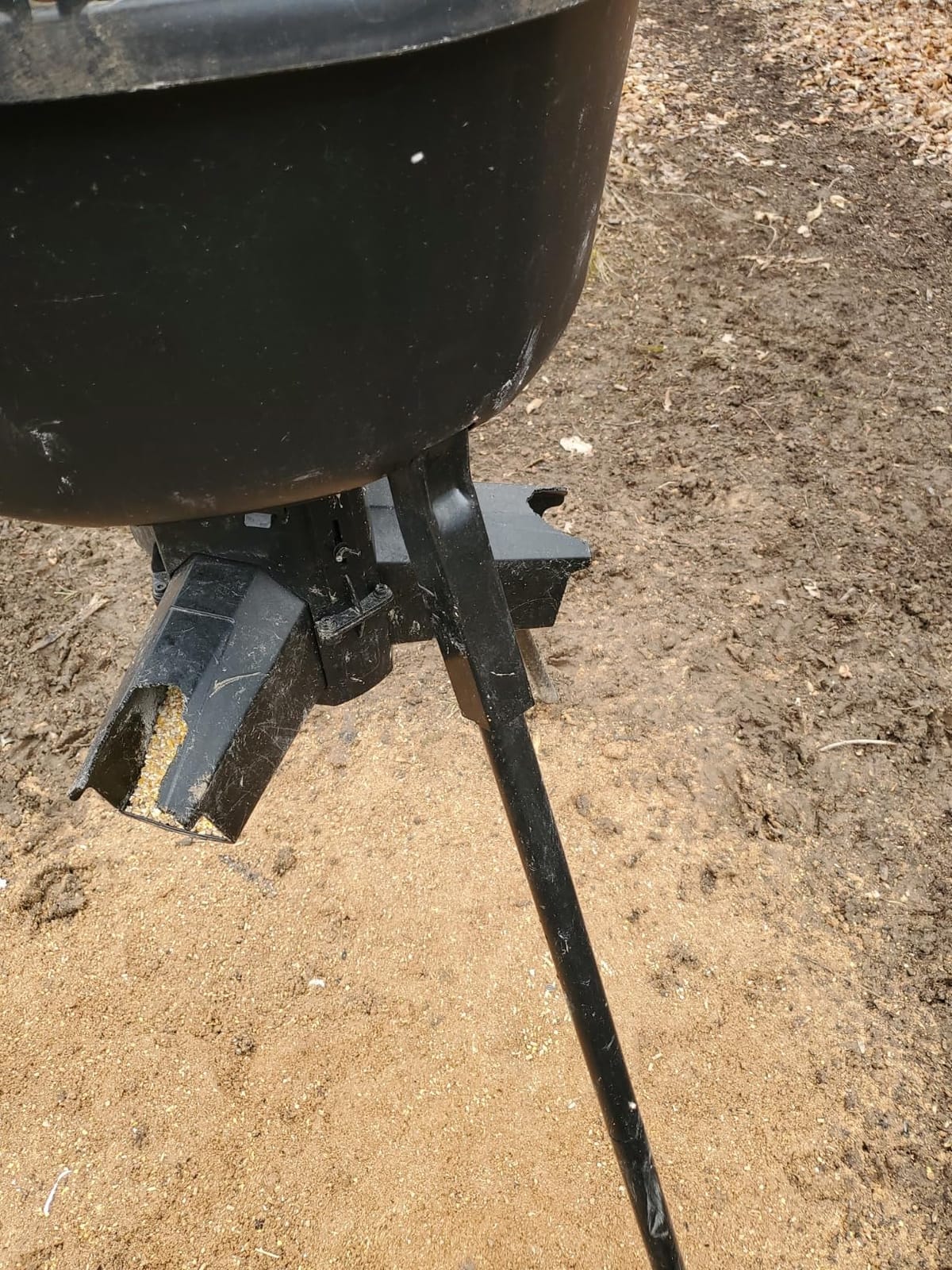 American Hunter 30-Gallon Nesting Hopper Gravity Deer Feeder – Maintenance-Free Tripod Game Feeder customer photo 1