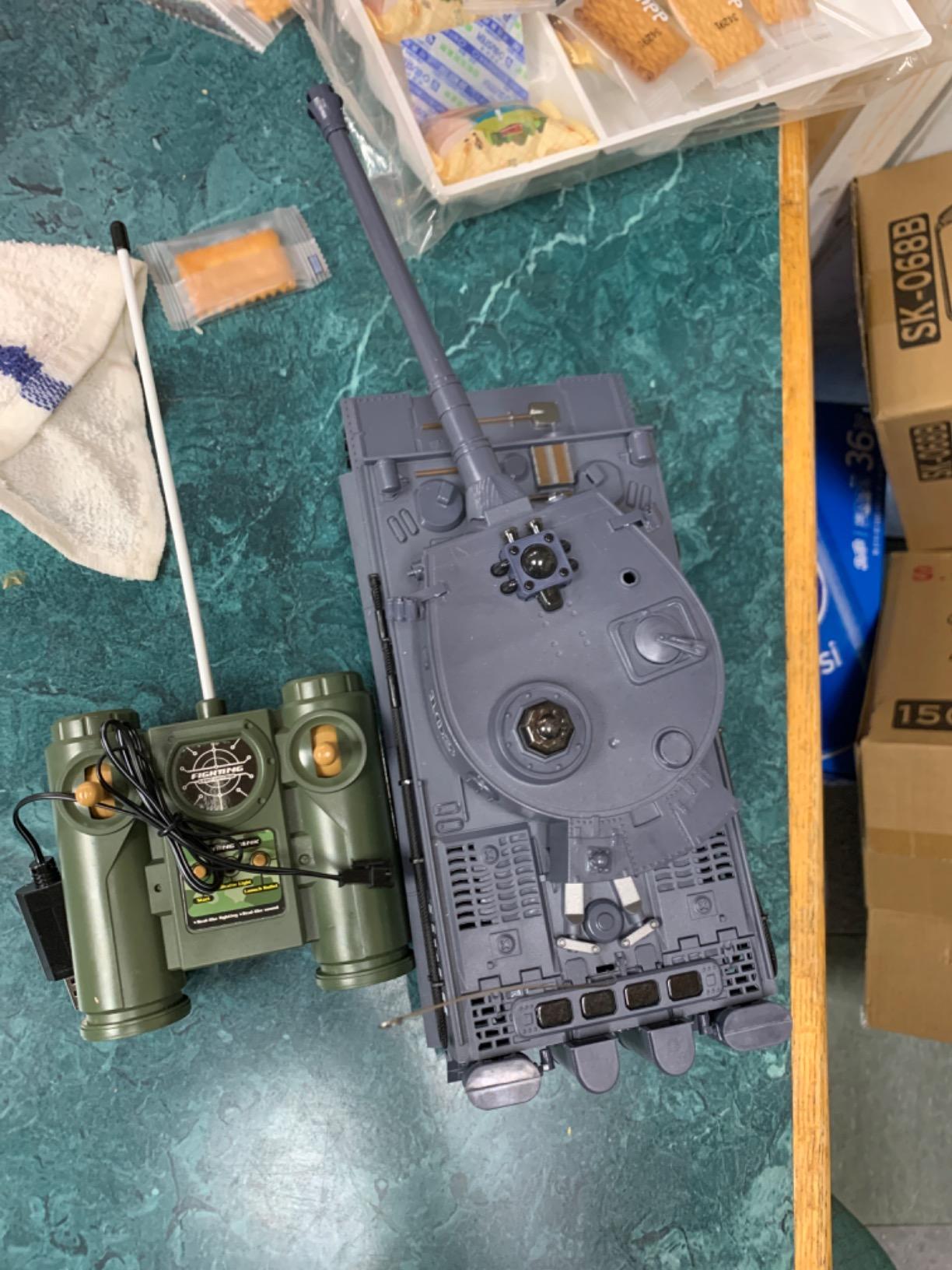 BEAURE Rc Tanks,1:28 WW2 M1A2 America Army Tank Toys for Boys,9 Channels Remote Control Cars with Sound and Light, RC Military Truck Vehicle for Kids Boys Girls (Khaki) customer photo 2