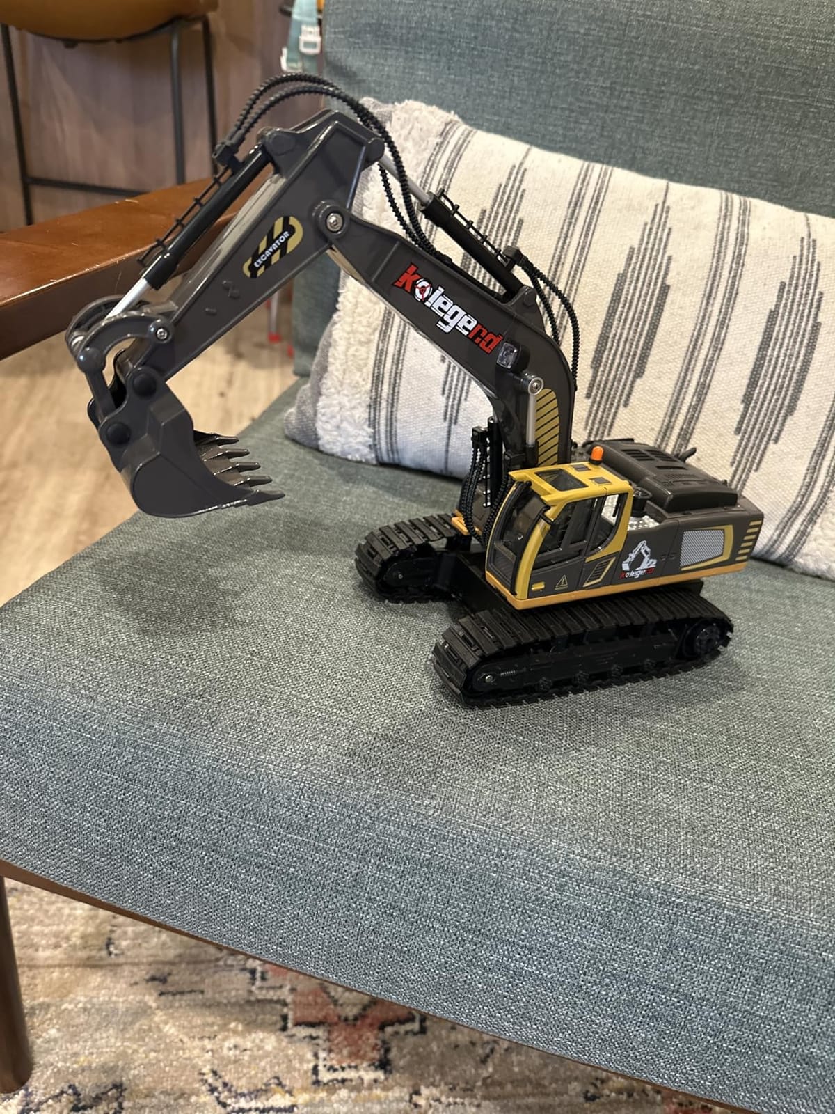 kolegend RC Excavator Toy | 1:18 Remote Control Excavator customer photo 2