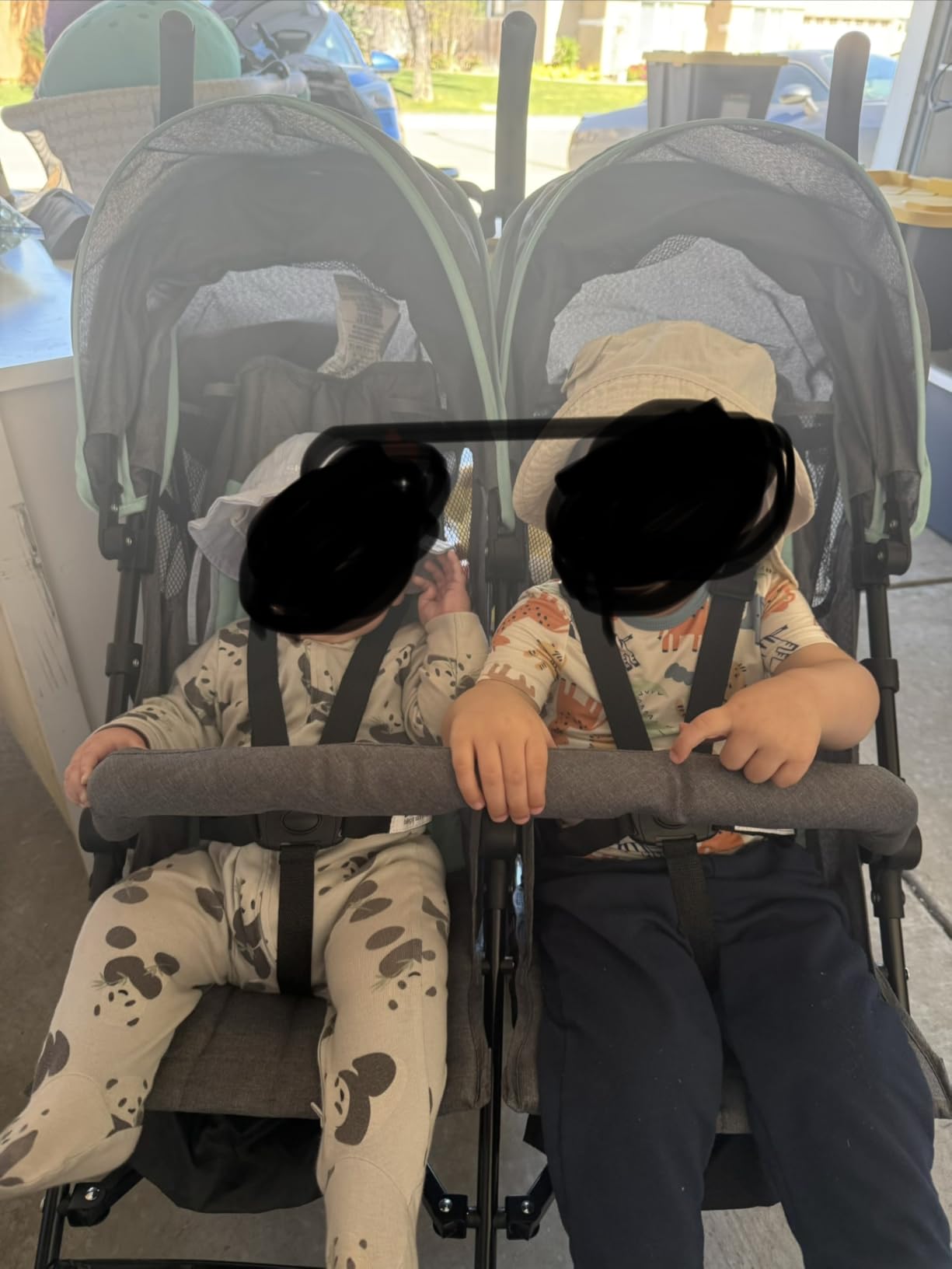 Dream On Me Volgo Side-by-Side Twin Umbrella Toddler Stroller, Black customer photo 1