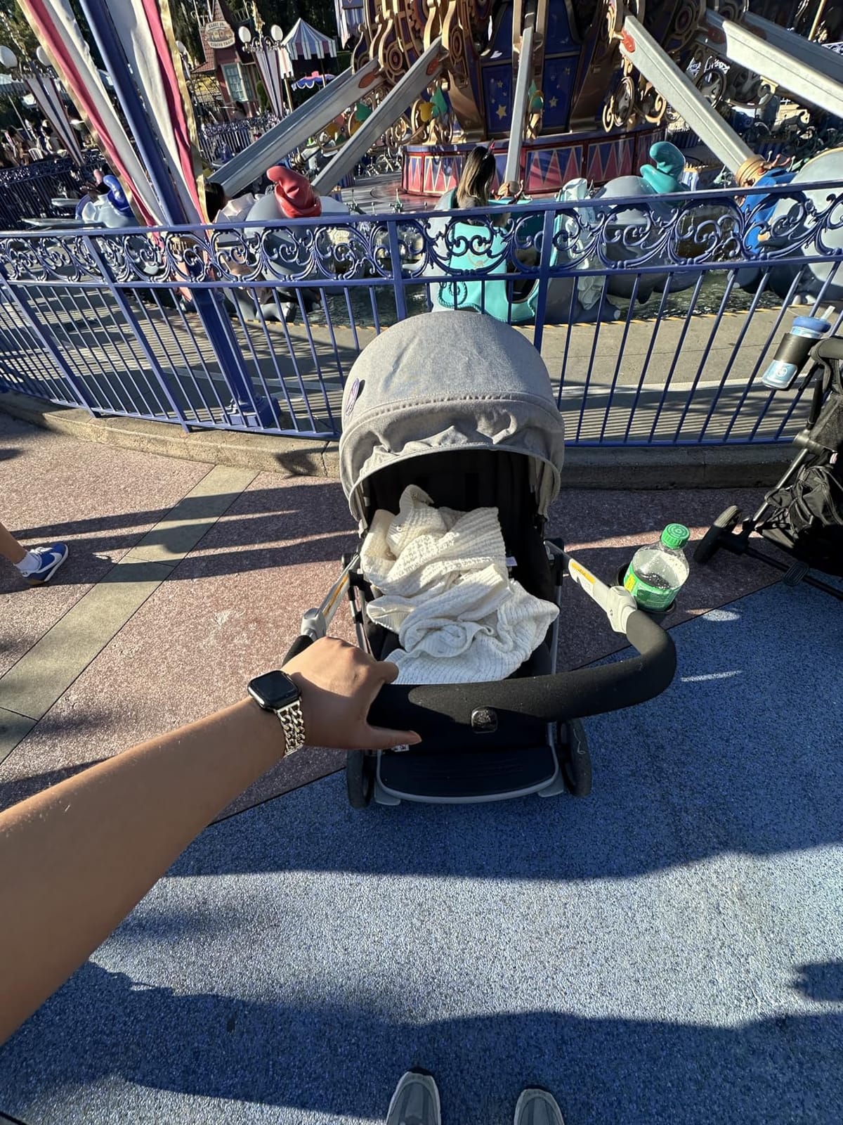Graco Ready2Grow 2.0 Double Stroller, Twin Baby Stroller Features Bench Seat and Standing Platform Options, Compact Fold Perfect for Baby Travel, Rafa customer photo 2