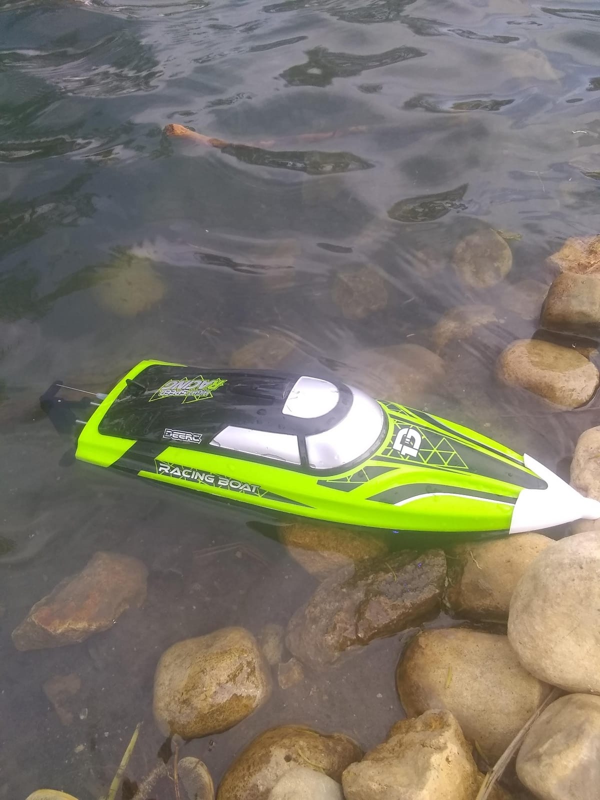 DEERC 14-Inch High Speed RC Boat, 20+ MPH, Auto Self-Righting, 2 Batteries customer photo 1