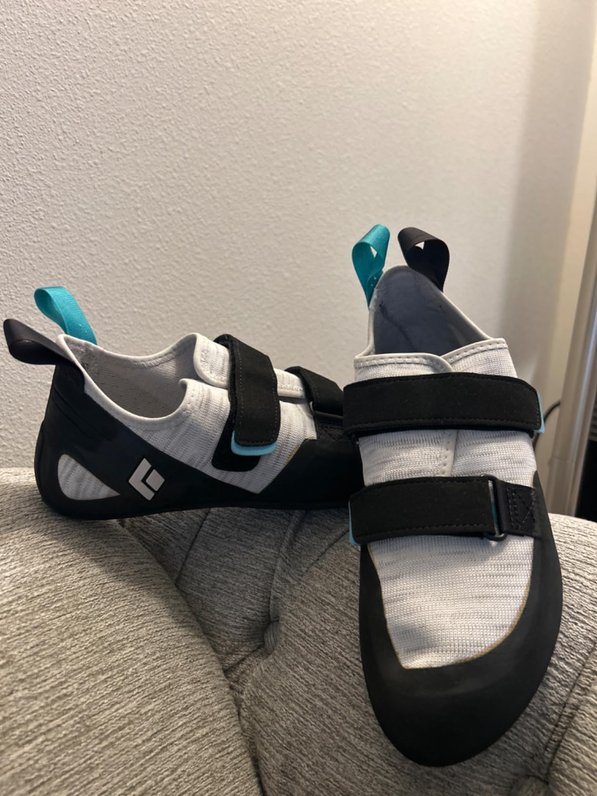 BLACK DIAMOND Women's Momentum Strap Rock Climbing Shoes, Gym & Outdoor customer photo 1