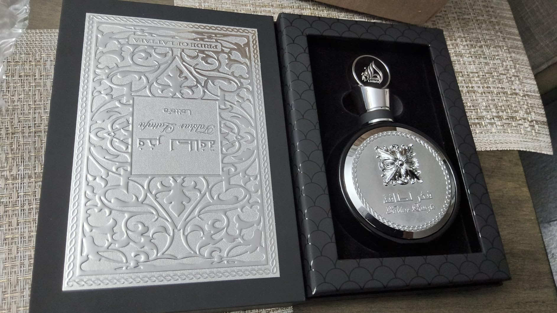 Lattafa Fakhar - Fresh, Fruity, Bergamot, Amber Wood - Eau de Parfum Long-Lasting Fragrance for Men, 3.40 Ounce / 100 ml customer photo 1