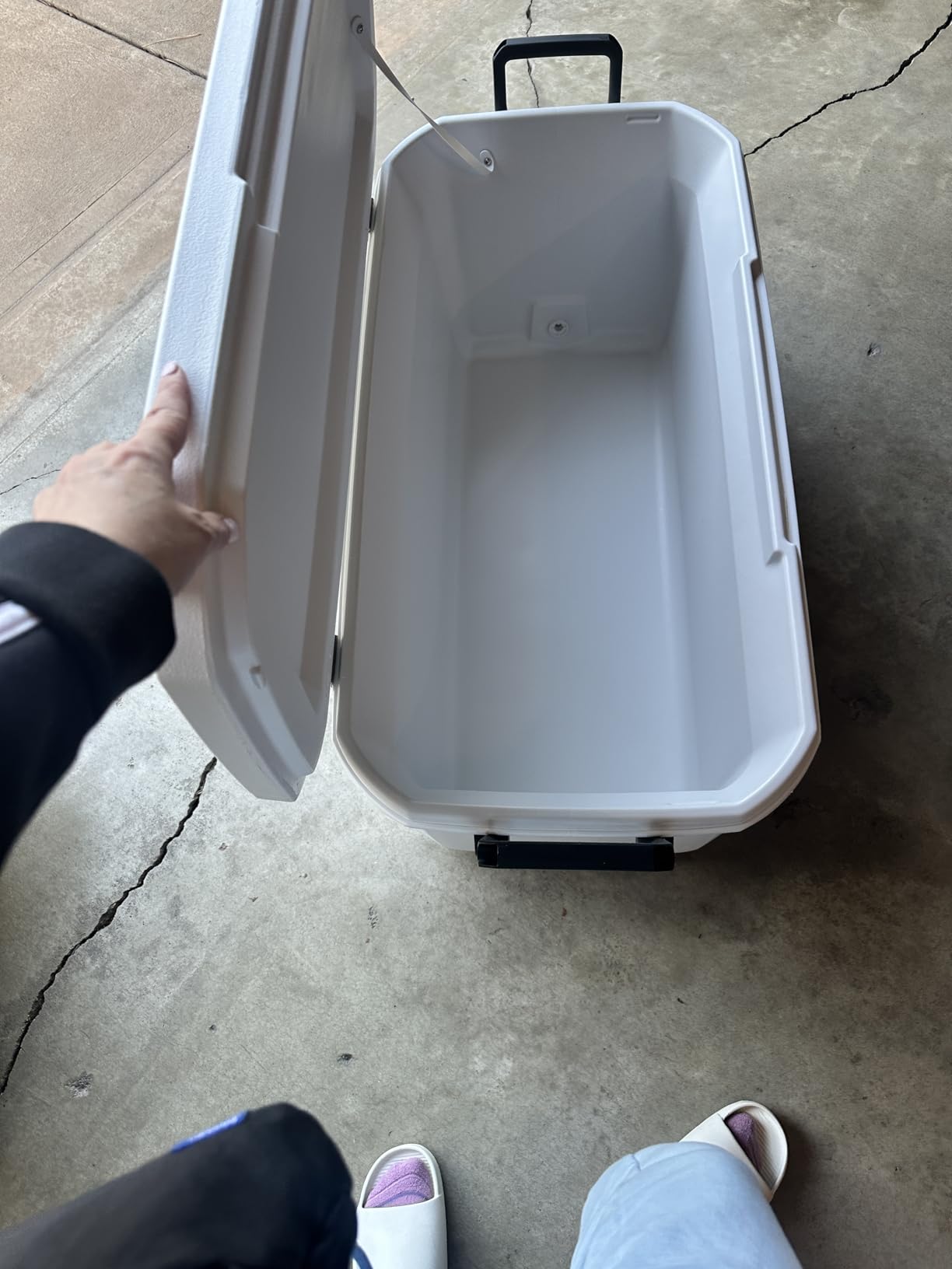 Coleman Marine Cooler with Fully Insulated UV Guard Lid & Body, Keeps Ice for 3+ Days, Great for Boating & Fishing, 52qt/100qt Wheeled/120qt Options customer photo 1