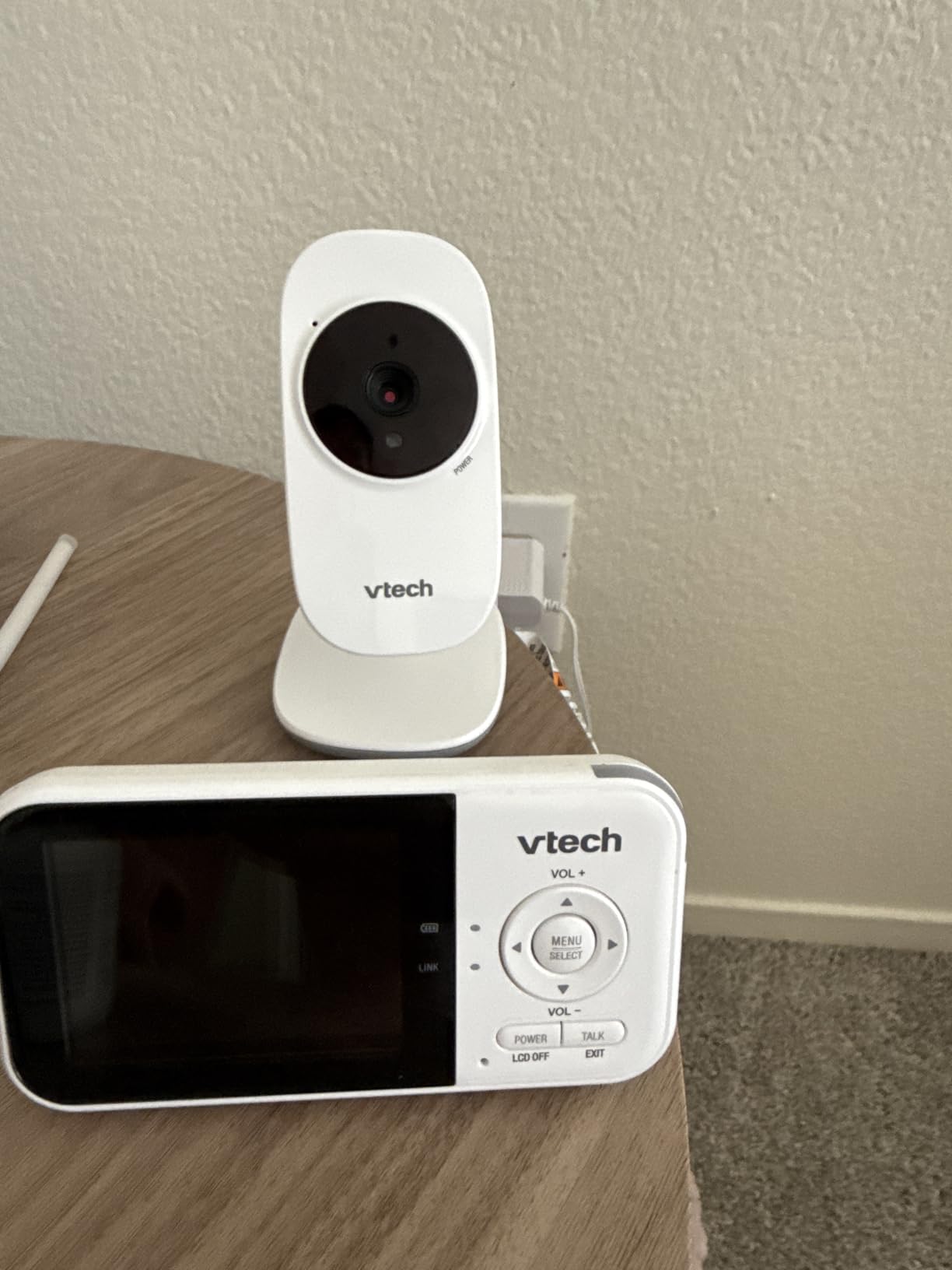VTech Baby Monitor No WiFi – 19Hr Video Battery, 1000ft Range, Night Vision, Two-Way Talk, Temperature Sensor, Sound-Activated Screen, Lullabies | VM819 customer photo 1