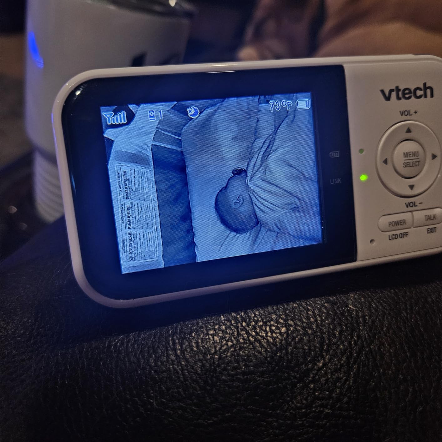 VTech Baby Monitor No WiFi – 19Hr Video Battery, 1000ft Range, Night Vision, Two-Way Talk, Temperature Sensor, Sound-Activated Screen, Lullabies | VM819 customer photo 2