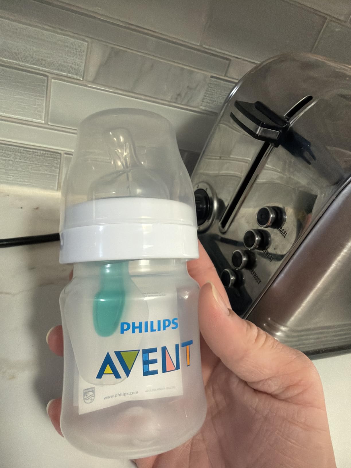 Philips Avent Anti-Colic Baby Bottle with AirFree Vent, Medium Flow, 9 oz customer photo 1