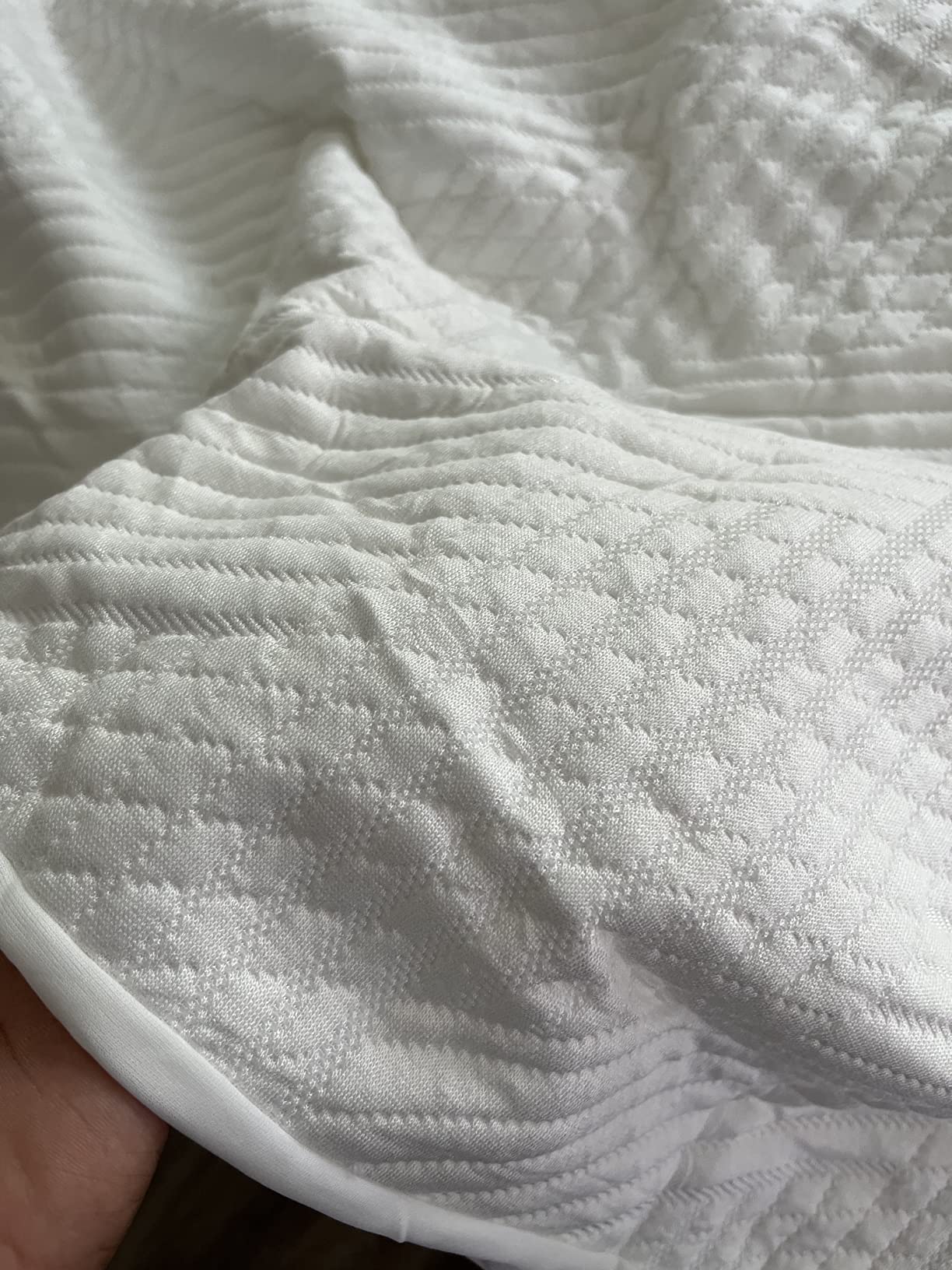 GRT Queen Waterproof Mattress Protector Rayon Bamboo - 3D Air Fiber Cooling Mattress Cover Breathable Ultra Soft, Mattress Pad Noiseless Fits up to 26'' Deep Pocket Washable customer photo 1