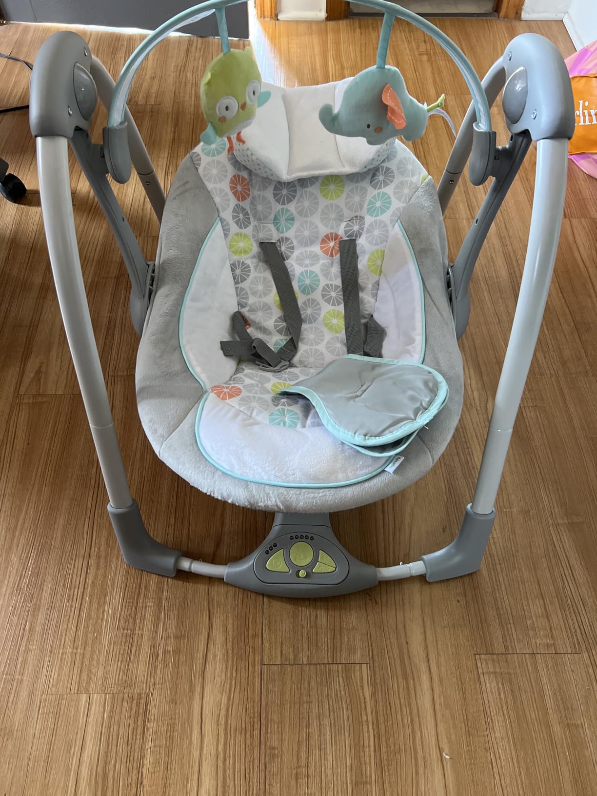 Ingenuity ConvertMe 2-in-1 Compact Portable Automatic Baby Swing & Infant Seat, Battery-Saving Vibrations, Nature Sounds, 0-9 Months 6-20 lbs (Swell) customer photo 1