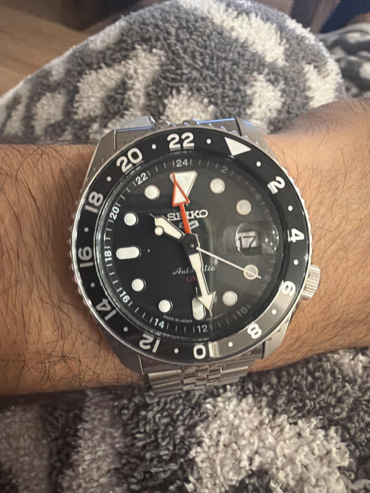 SEIKO SSK001 Automatic Watch for Men - 5 -Sports - Black Dial with Date Calendar and Luminous Hands & Markers and Black & Gray GMT Bezel, 100m Water-Resistant customer photo 1