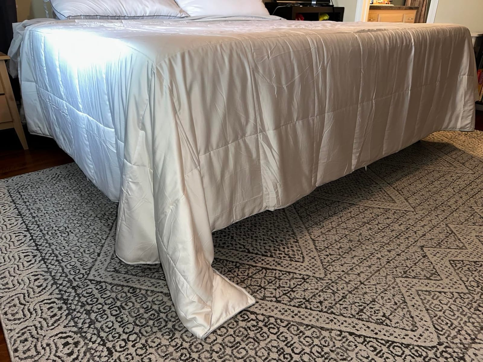 NEXHOME PRO Viscose from Bamboo Cooling Comforter, White Queen Lightweight Down Alternative Cool Natural Organic Duvet Insert, Summer Bedding Blenket Cool for Hot Sleepers,8 Corner Tabs(90