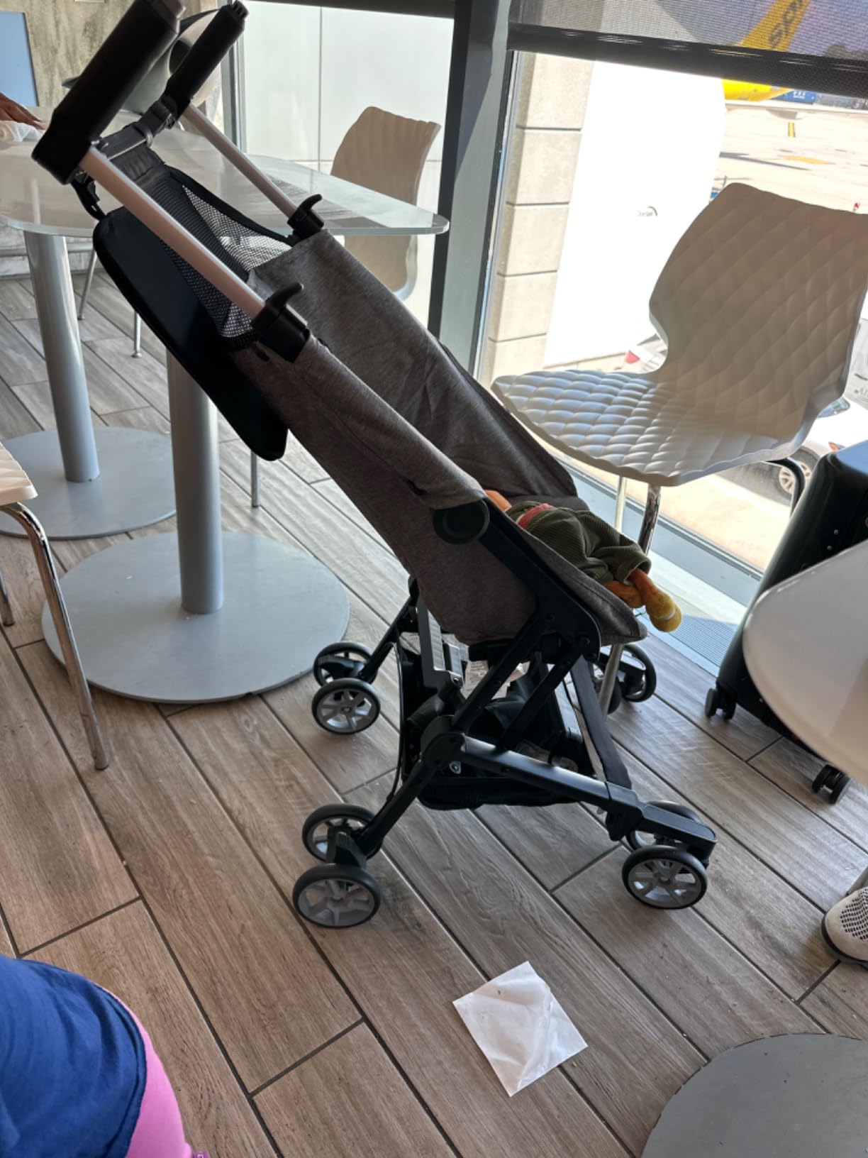 Munchkin Sparrow Travel Baby Stroller for Babies and Toddlers, Ultra Compact and Lightweight, Great for Airplane and Everyday Car Trips, Black customer photo 2