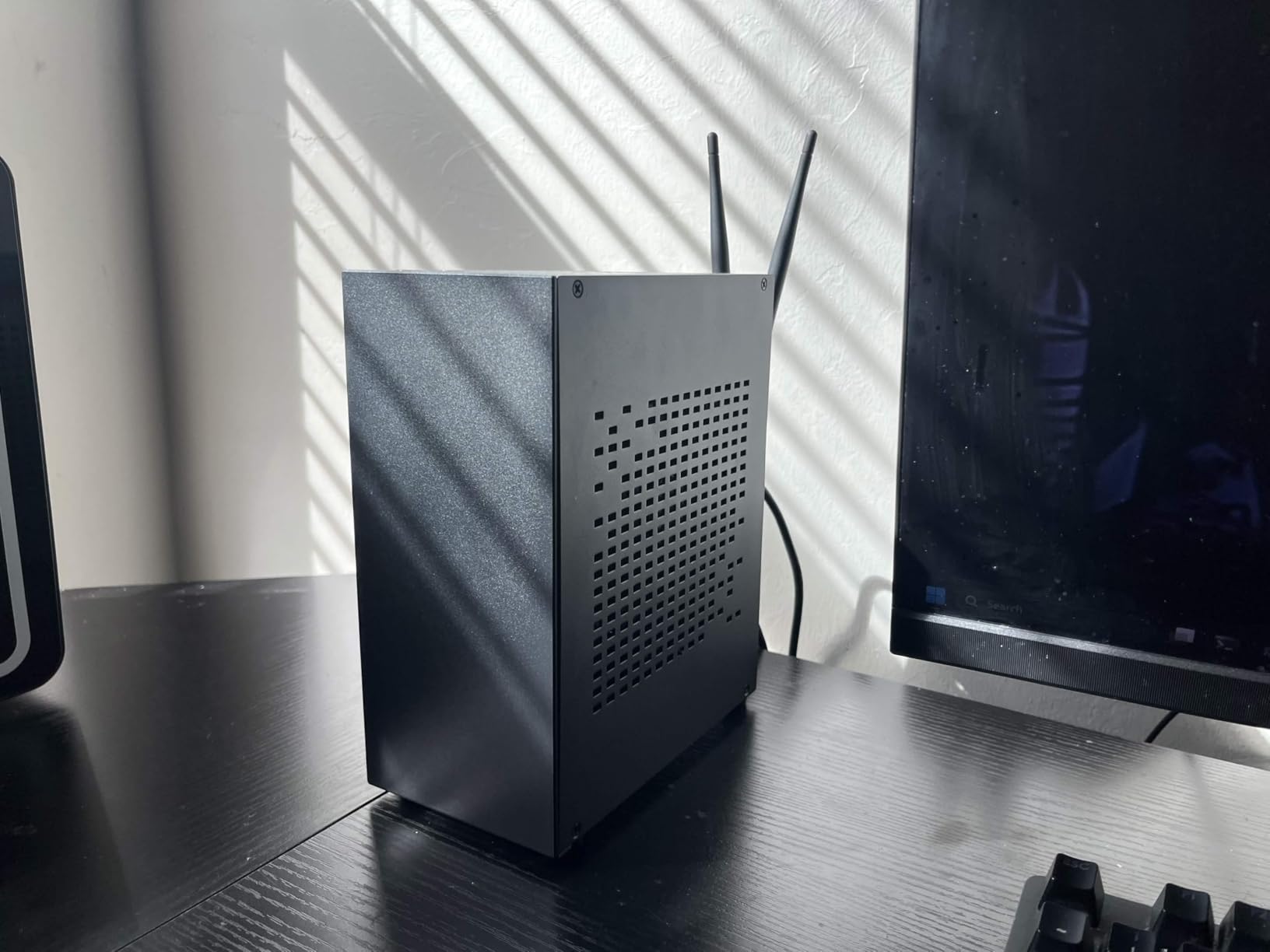Aluminum Mini ITX Case with PCIe 3.0 Riser, JOYJOM Mini PC Case, SFF Small Form Factor PC Case, TX Computer Gaming Case Supports GPU Graphics Card (Black) customer photo 1