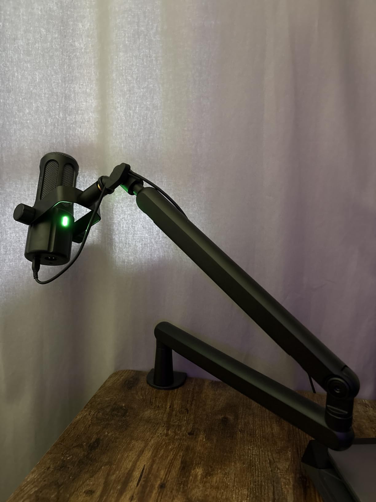 FIFINE BM88 Low Profile Microphone Boom Arm Stand for Gaming Streaming customer photo 2