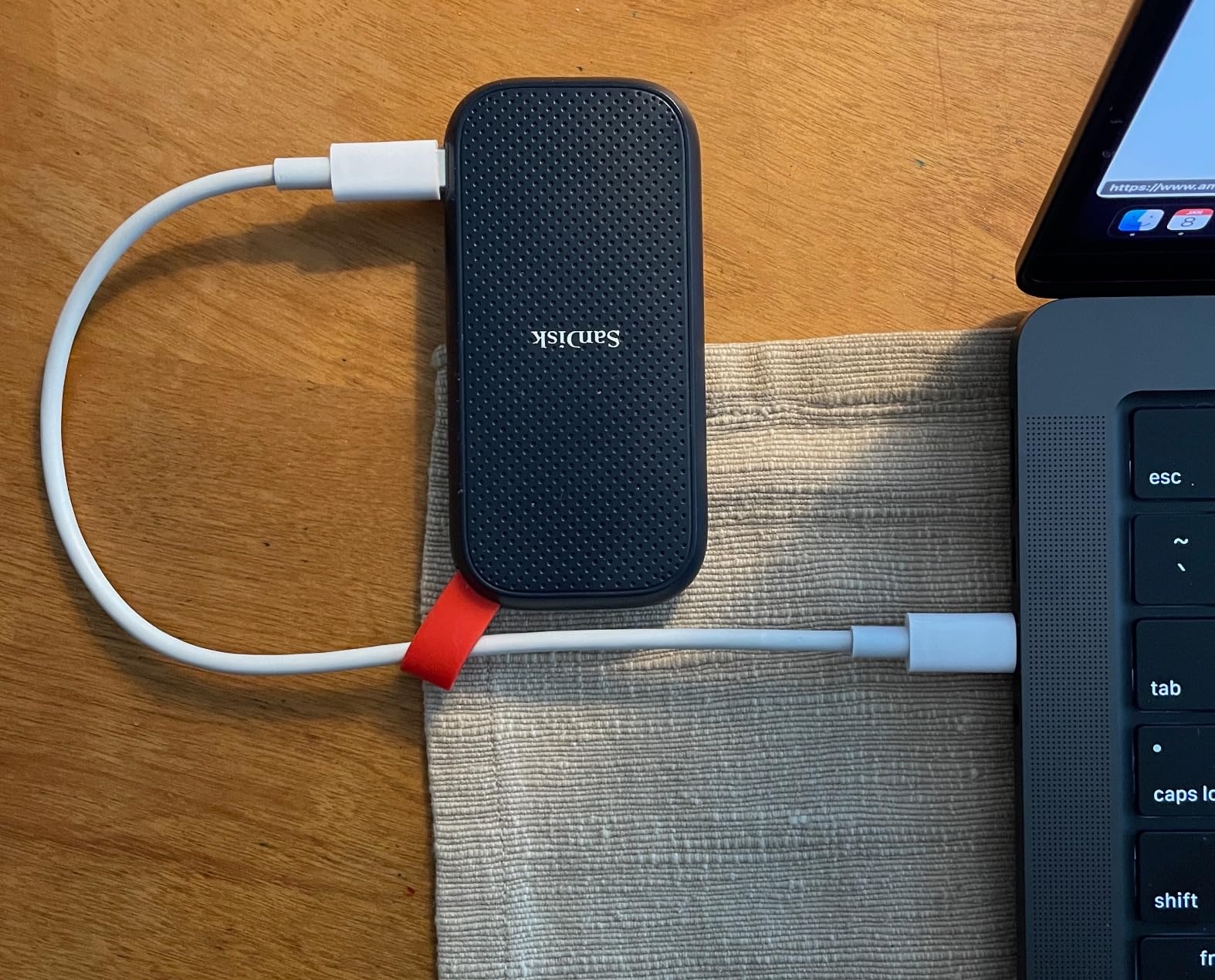 Sandisk 2TB Portable SSD, Up to 800MB/s Read Speeds, Black (Old Model) customer photo 2