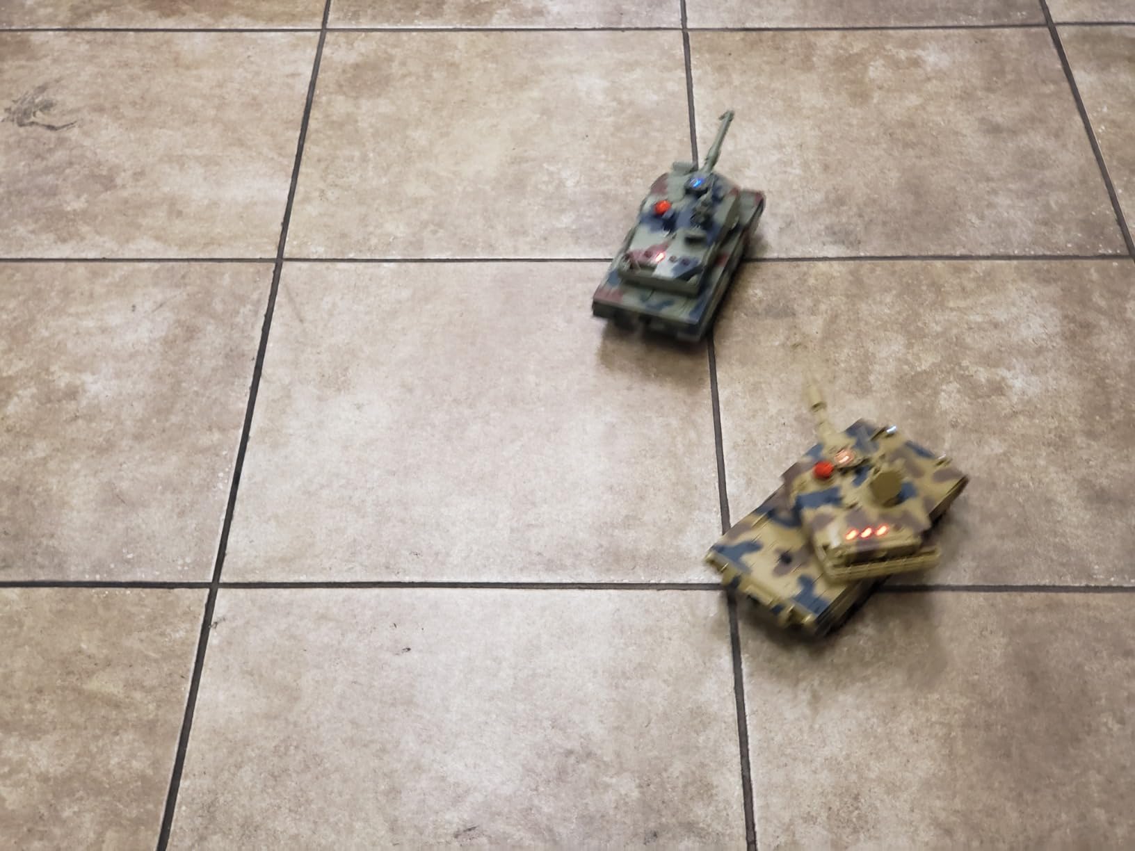 RC Tank Set, Army Battle Tanks with Spray,Remote Control Military Toys Set customer photo 1