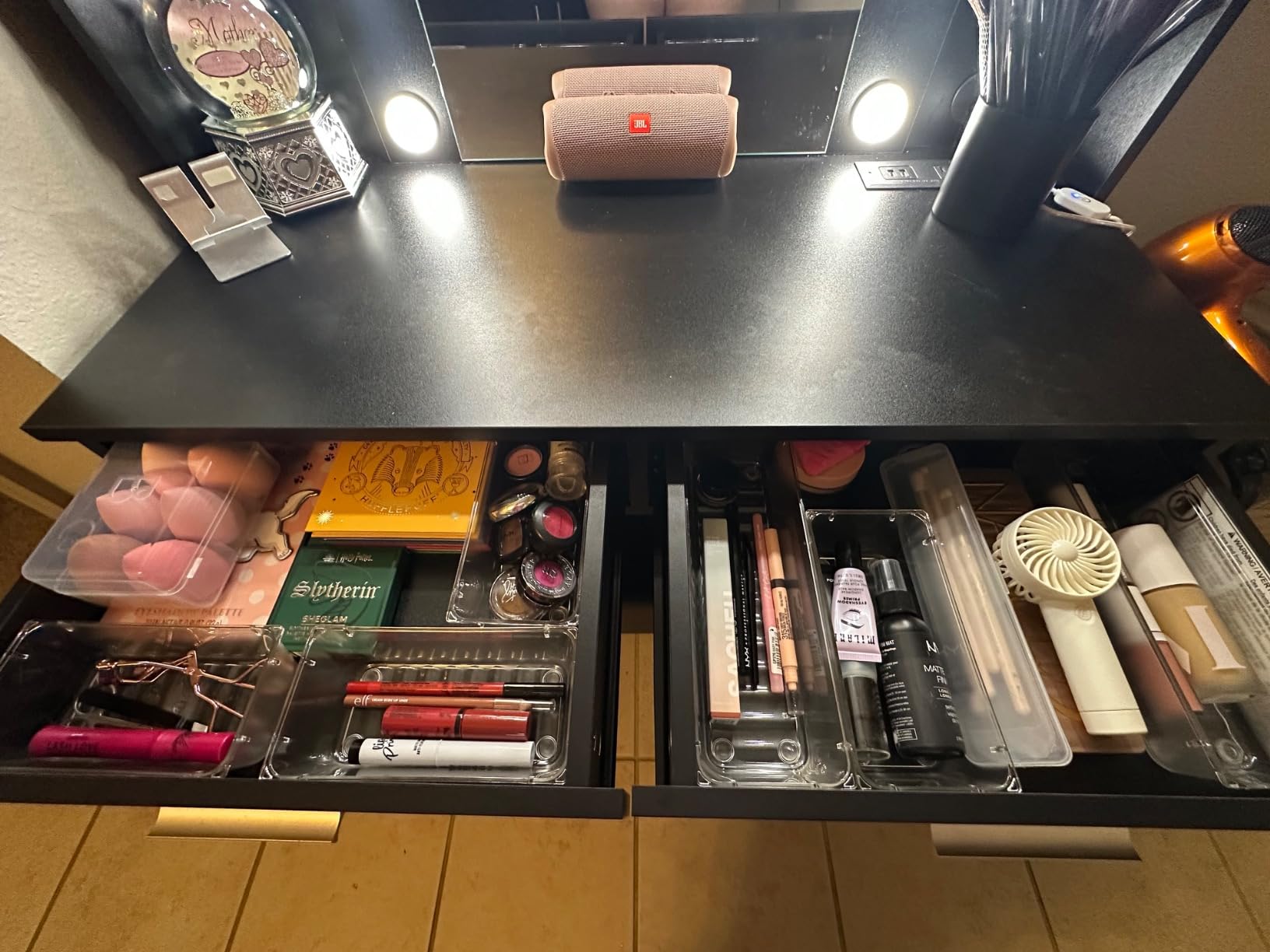 Vabches White Makeup Vanity Desk with Lighted Mirror & Charging Station customer photo 2