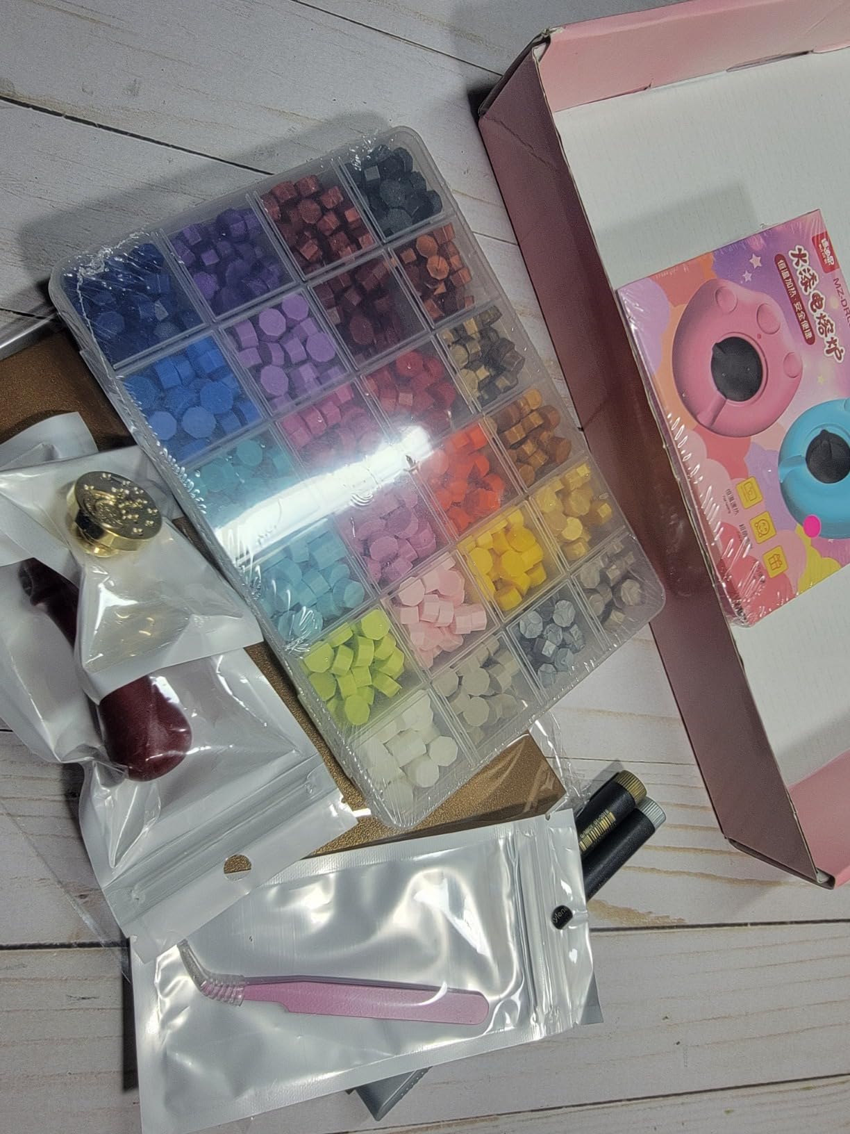 MONVICT 732 Pcs Wax Seal Stamp Kit Electric Wax Seal Warmer, 24 Colors customer photo 1