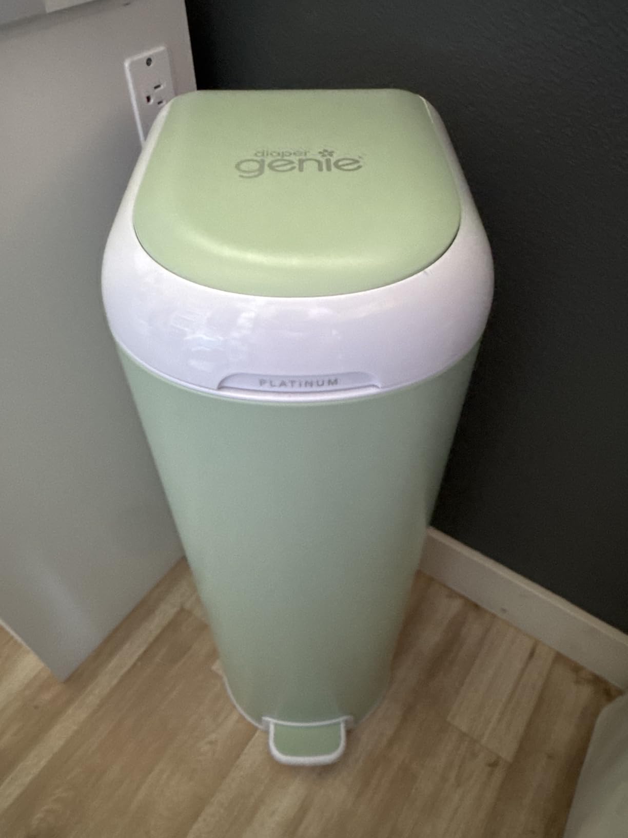Diaper Genie Platinum Pail | Hands-free odour-locking diaper pail (white) includes Easy Roll tear-off bags holding up to 846 newborn diapers. customer photo 1