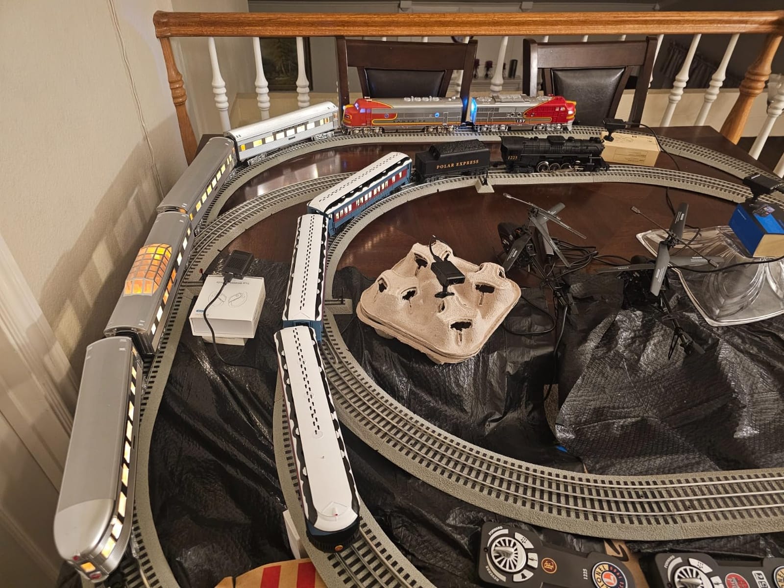 Lionel Santa Fe Super Chief Electric O Gauge 5.0 Bluetooth Train Set with Remote customer photo 1