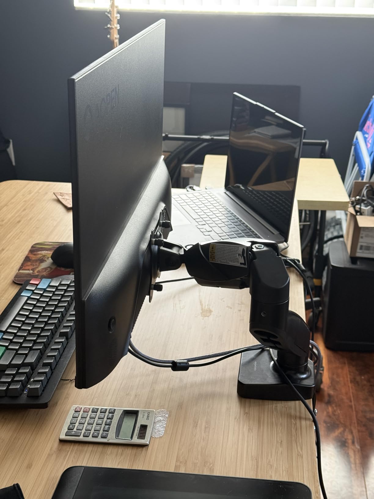 Amazon Basics Gas Spring Single Monitor Arm Desk Mount, Adjustable Tension, Fits 15–27 Inch Monitors, Supports 4.4–15.4 lbs, VESA 75x75/100x100, Black customer photo 2