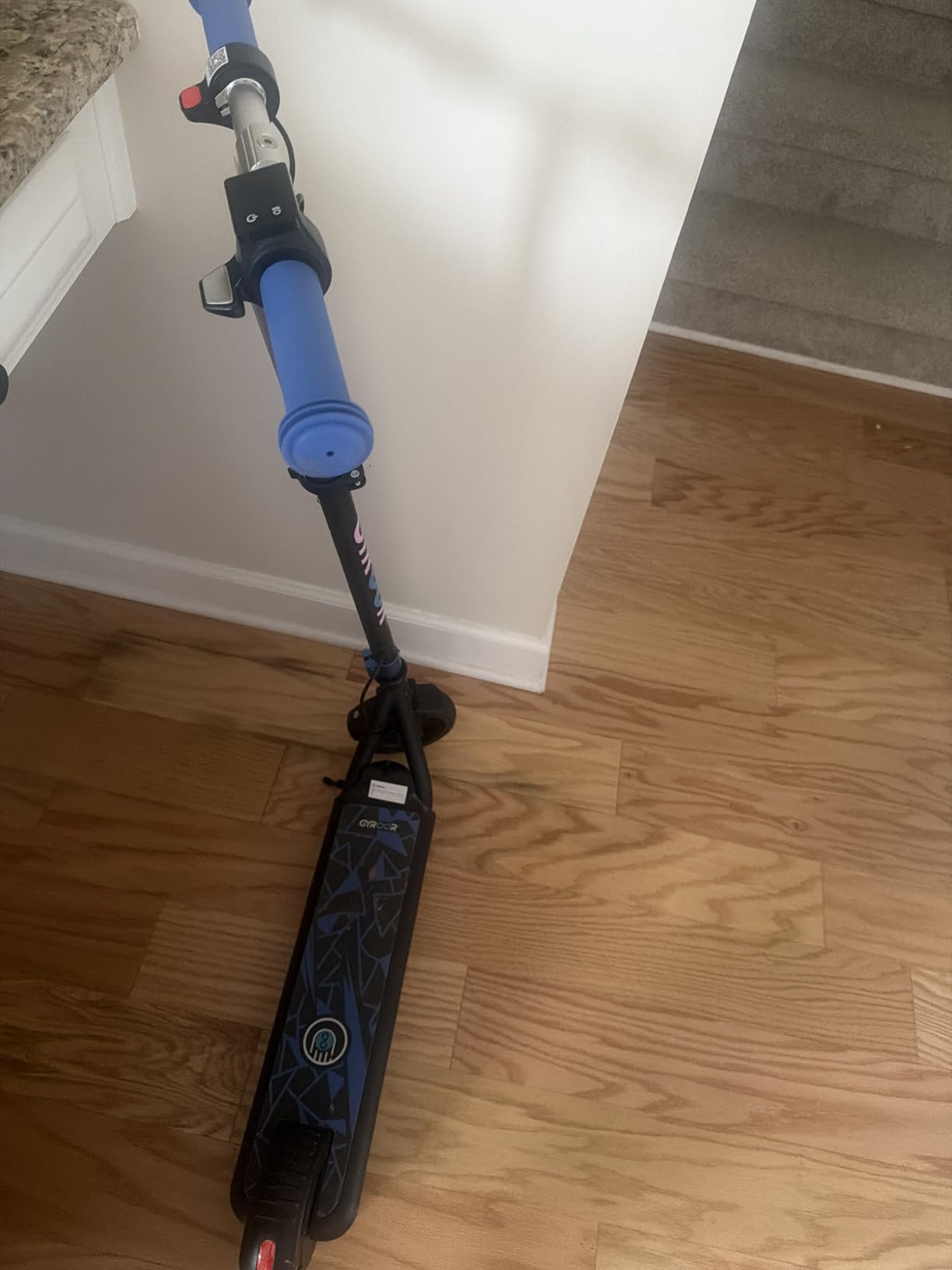 Gyroor Kids Electric Scooter 150W Motor LED Display H30Max | 150W Powerful Motor, Dual Brake System, Adjustable Height, Bluetooth Speaker, UL2272 Certified customer photo 1