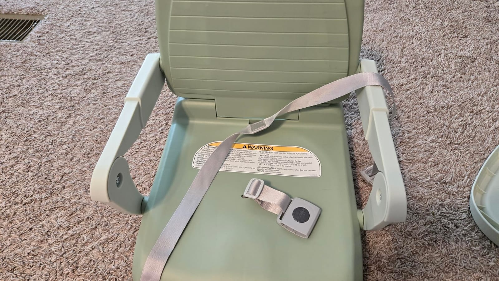 Chicco Bento Booster 3-in-1 Portable Booster Seat for Babies & Toddlers | Lightweight Multi-Use Booster, 6 Months up to 50lbs, Dishwasher-Safe Snack Tray, Sturdy Build, Compact Fold, Sage/Green customer photo 1