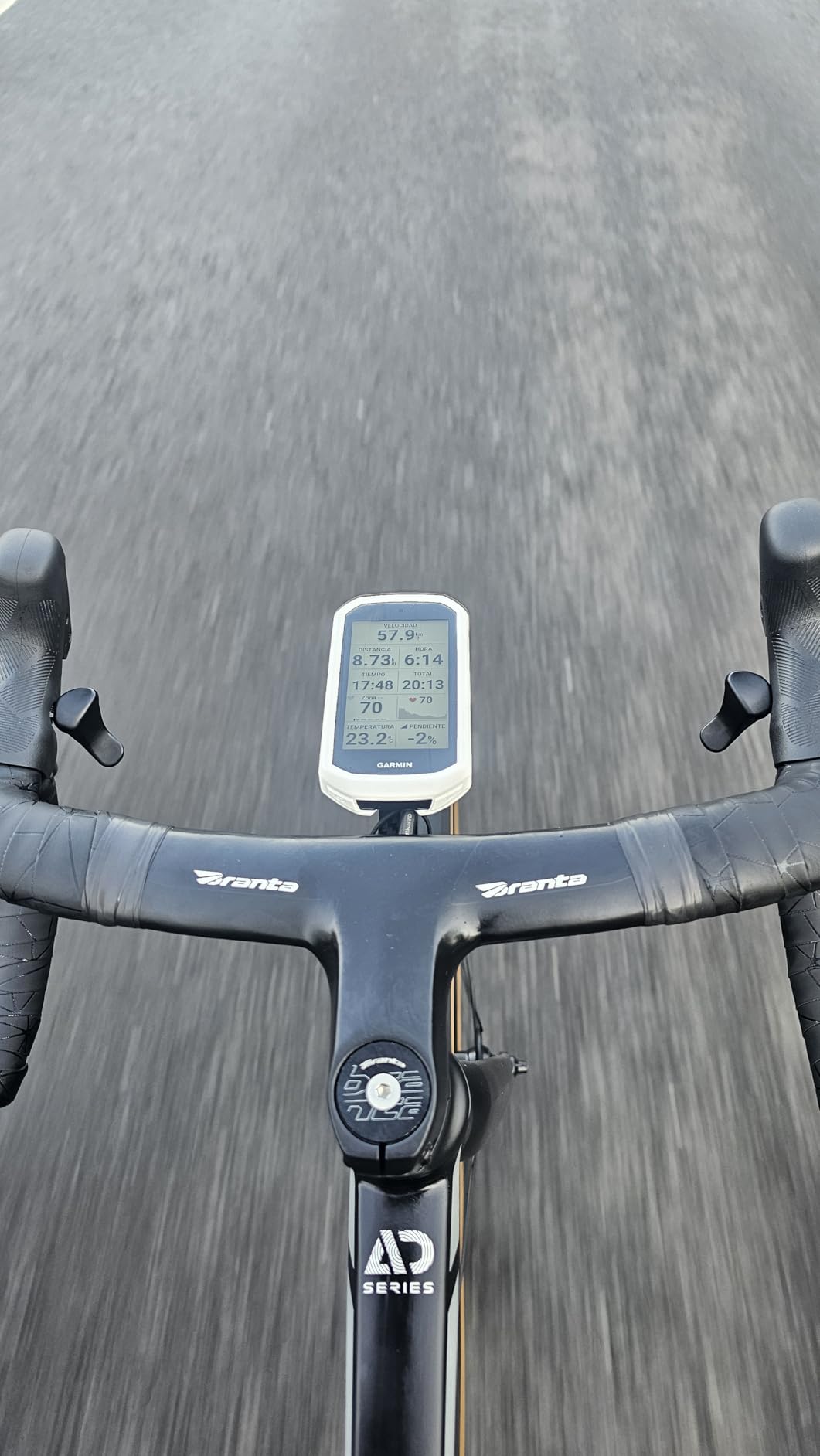 Garmin Edge 1050, Premium Cycling Computer | Large & Vivid Touchscreen, Advanced Cycling Metrics, Built-In Speaker, Garmin Coach, Groupride, Road Hazard Alerts customer photo 1