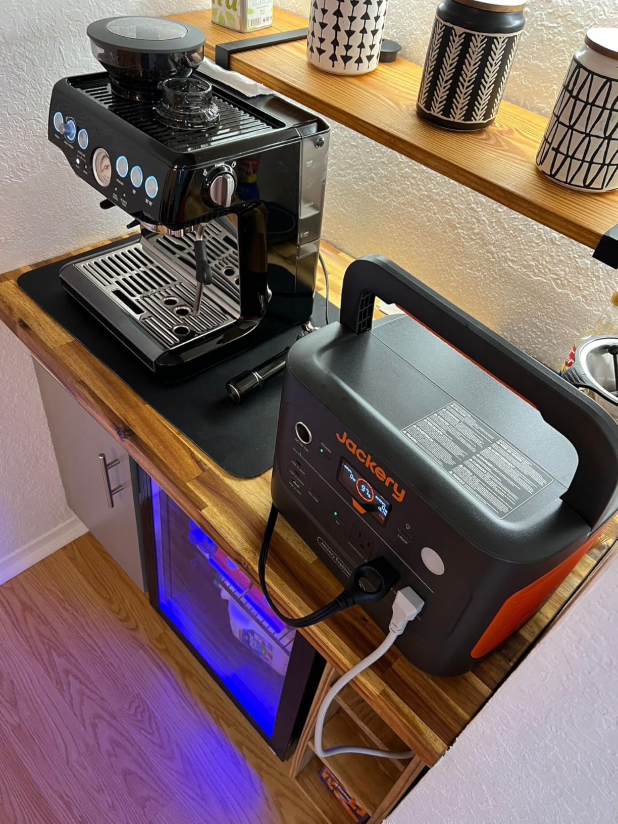 Jackery Explorer 1000 v2 Portable Power Station, 1070Wh, 1500W | 1 Hr Fast Charge, LiFePO4 Battery, 100W USB-C Output, Solar Generator for Camping, Emergency, RV (Solar Panel Optional) customer photo 1