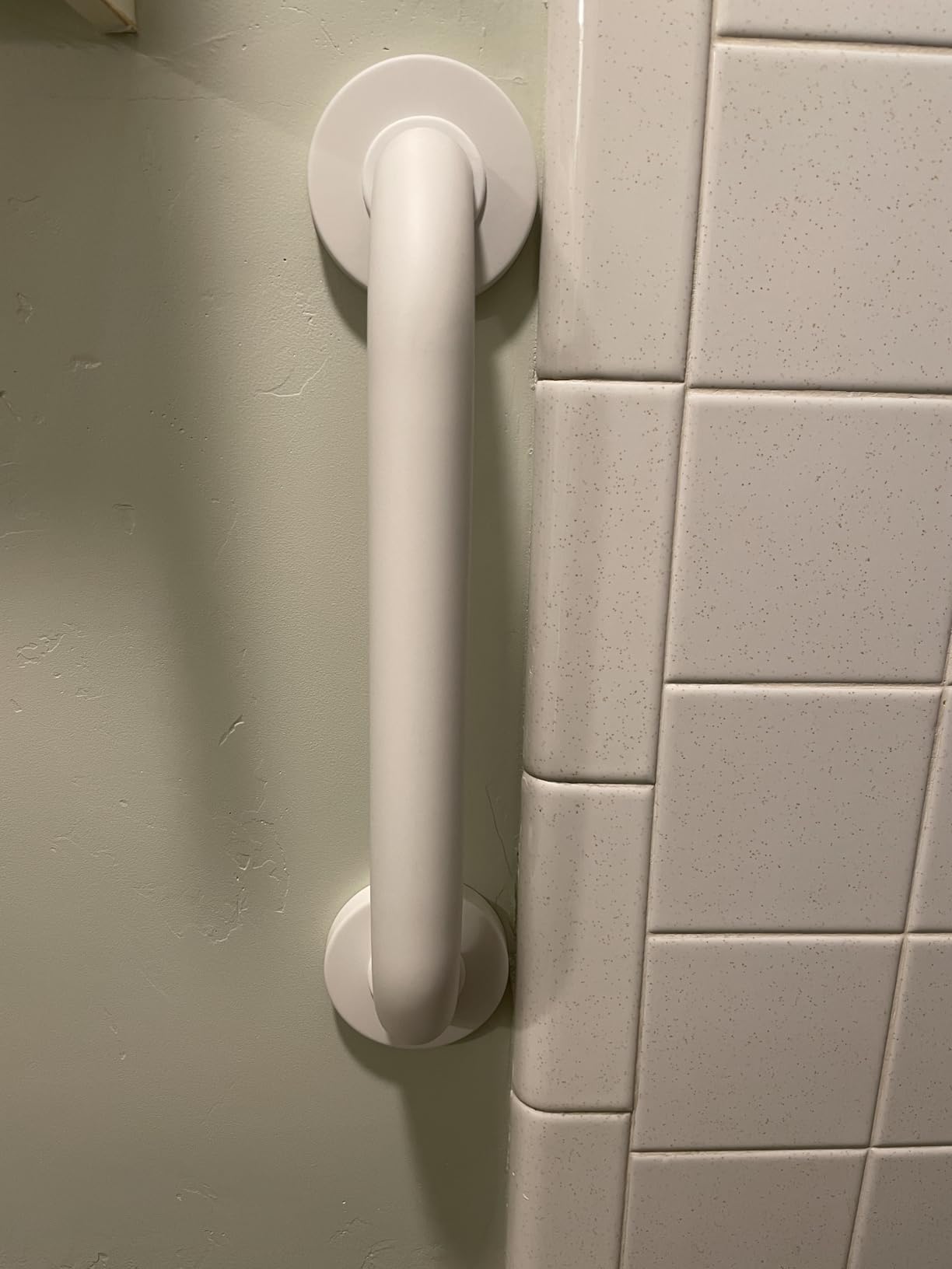 ROTHLEY 18 Inch Grab Bar for Bathtubs and Showers: Stainless Steel Shower Grab Bar Wall Mounted Shower Handle with Concealed Screws for Toilet Assistance (Matte Black) customer photo 1