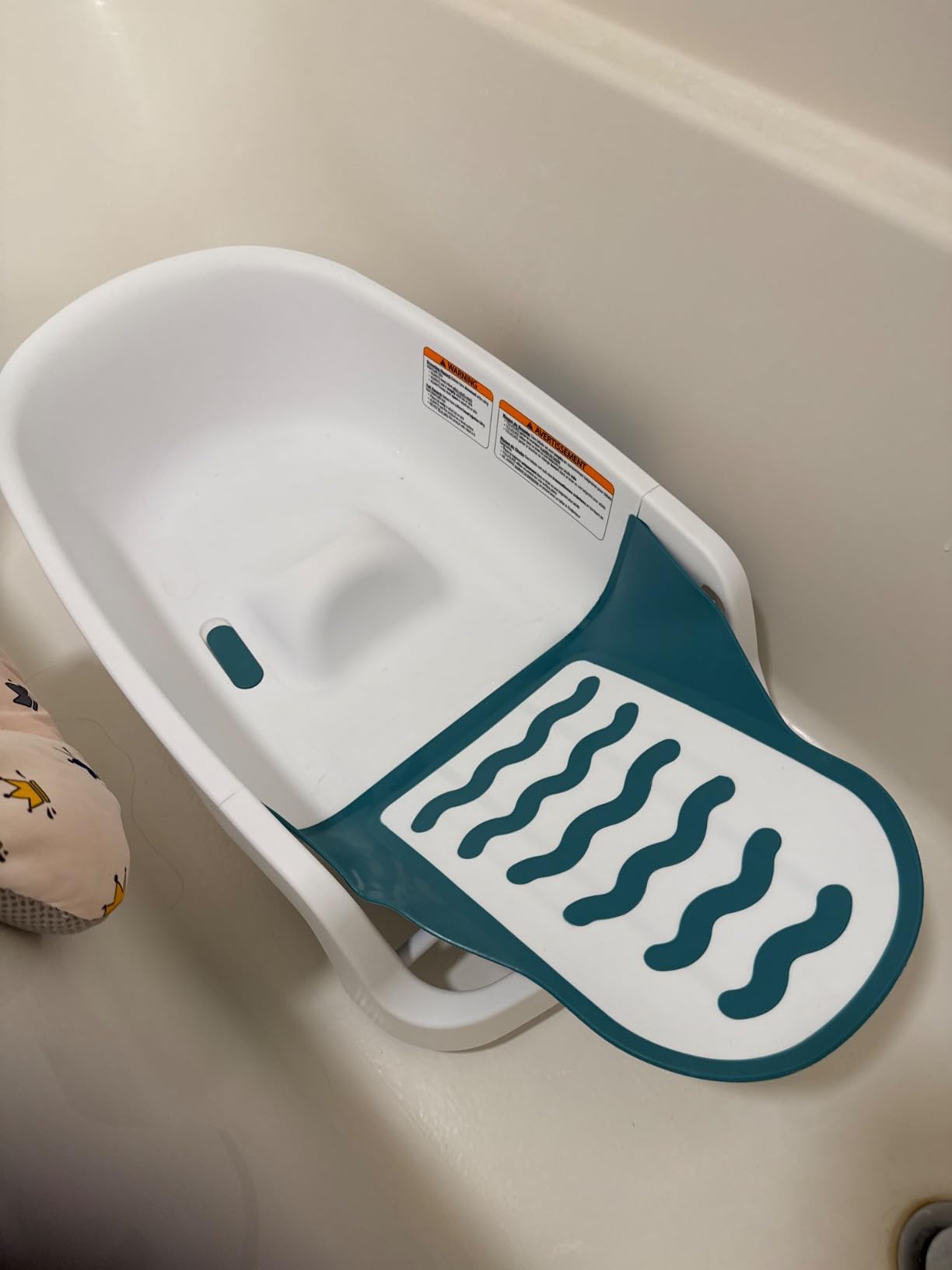 The First Years 4-in-1 Reclining Baby Bathtub - Grows-with-Baby Adjustable Bath Seat - Multi-Position Backrest for Newborn, Infant & Toddler Use - Ages 0-24 Months customer photo 1