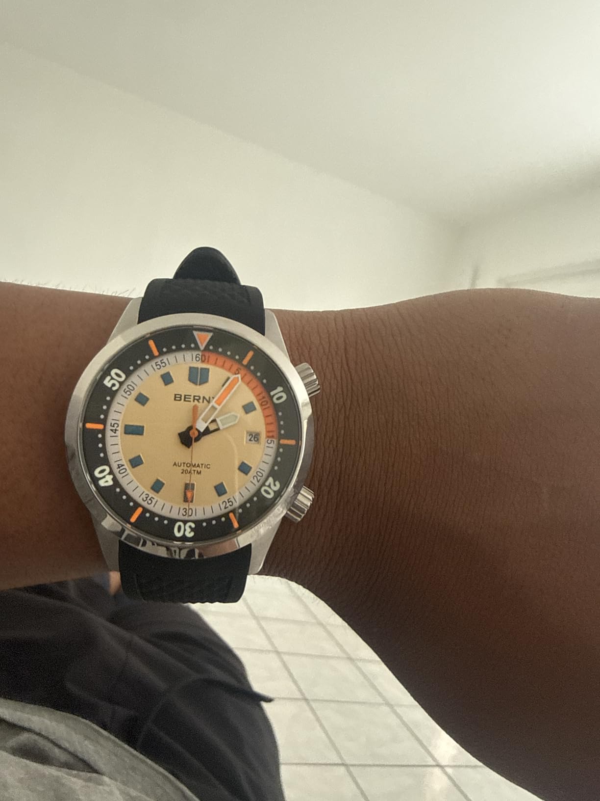 BERNY Men's Automatic Dive Watch 200M Waterproof Scratch-Resistant Sapphire customer photo 1