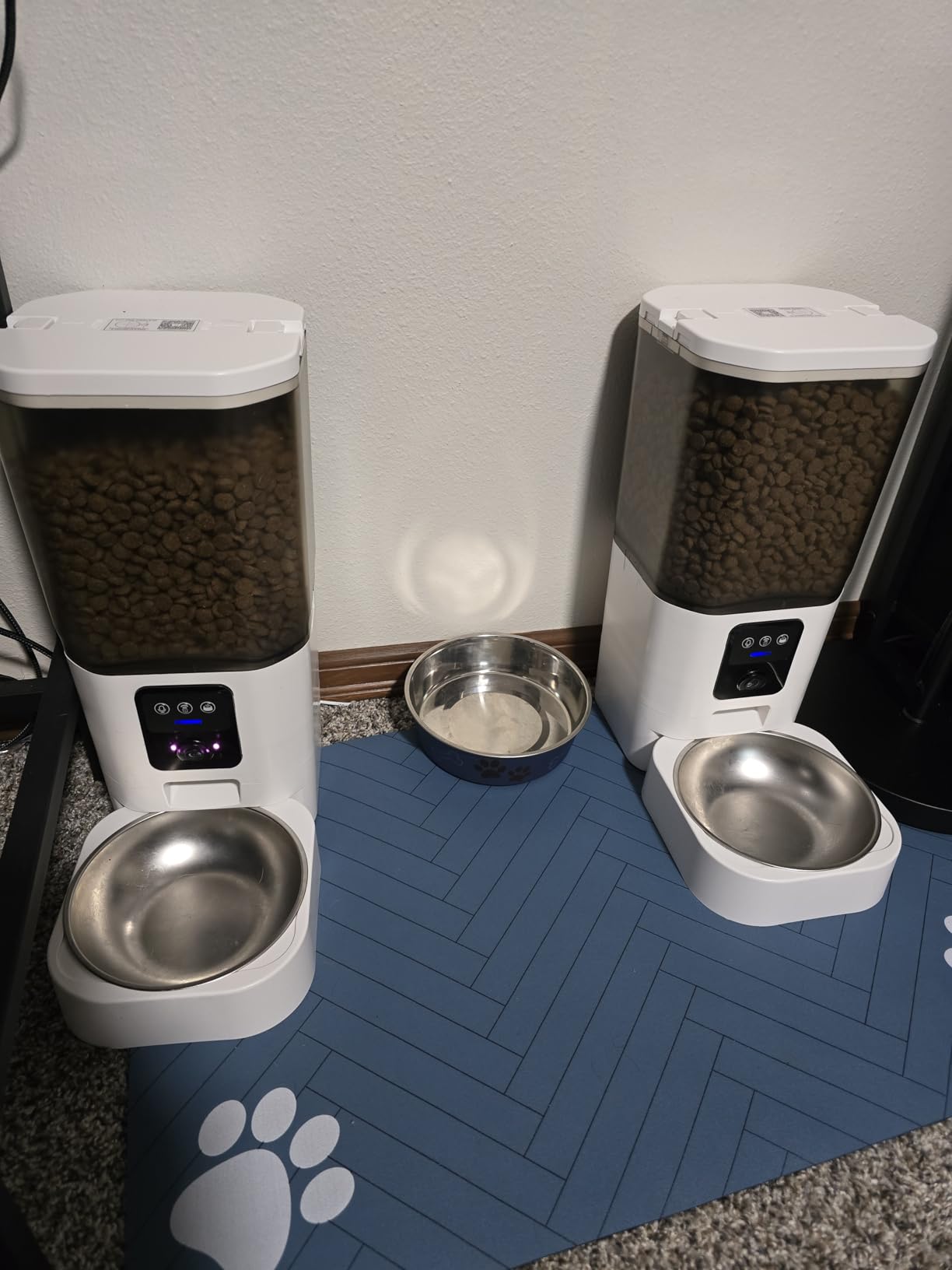 Frienhund Automatic Cat Feeder with 2K Camera: 5G WiFi Automatic Dog Feeder with Night Vision, Cat Food Dispenser with 7L Large Food Storage Container for Multiple Pet, Detachable for Easy Clean -29 Cup customer photo 1