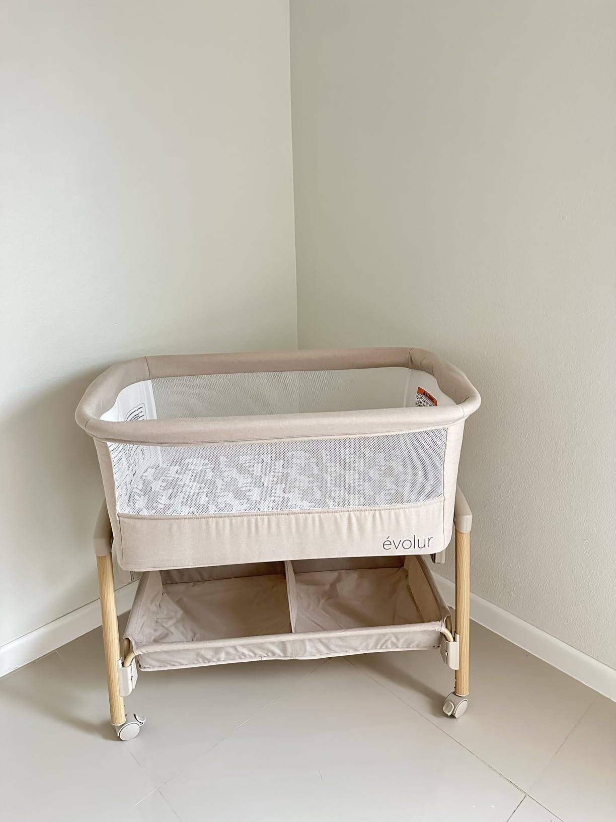 Evolur Lullaby Portable Bassinet with Wheels, Adjustable Bedside Sleeper, Breathable Mesh Sides, Large Storage Basket, Easy Fold, and Travel Bag Included, Perfect for Newborns & Infants - Light Gray customer photo 1