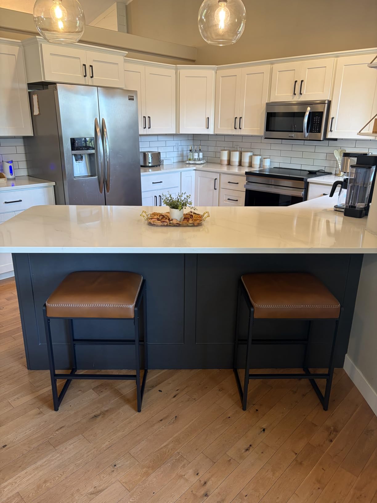 VASAGLE Bar Stools Set of 4, Counter Height, PU Leather, 26-Inch customer photo 2